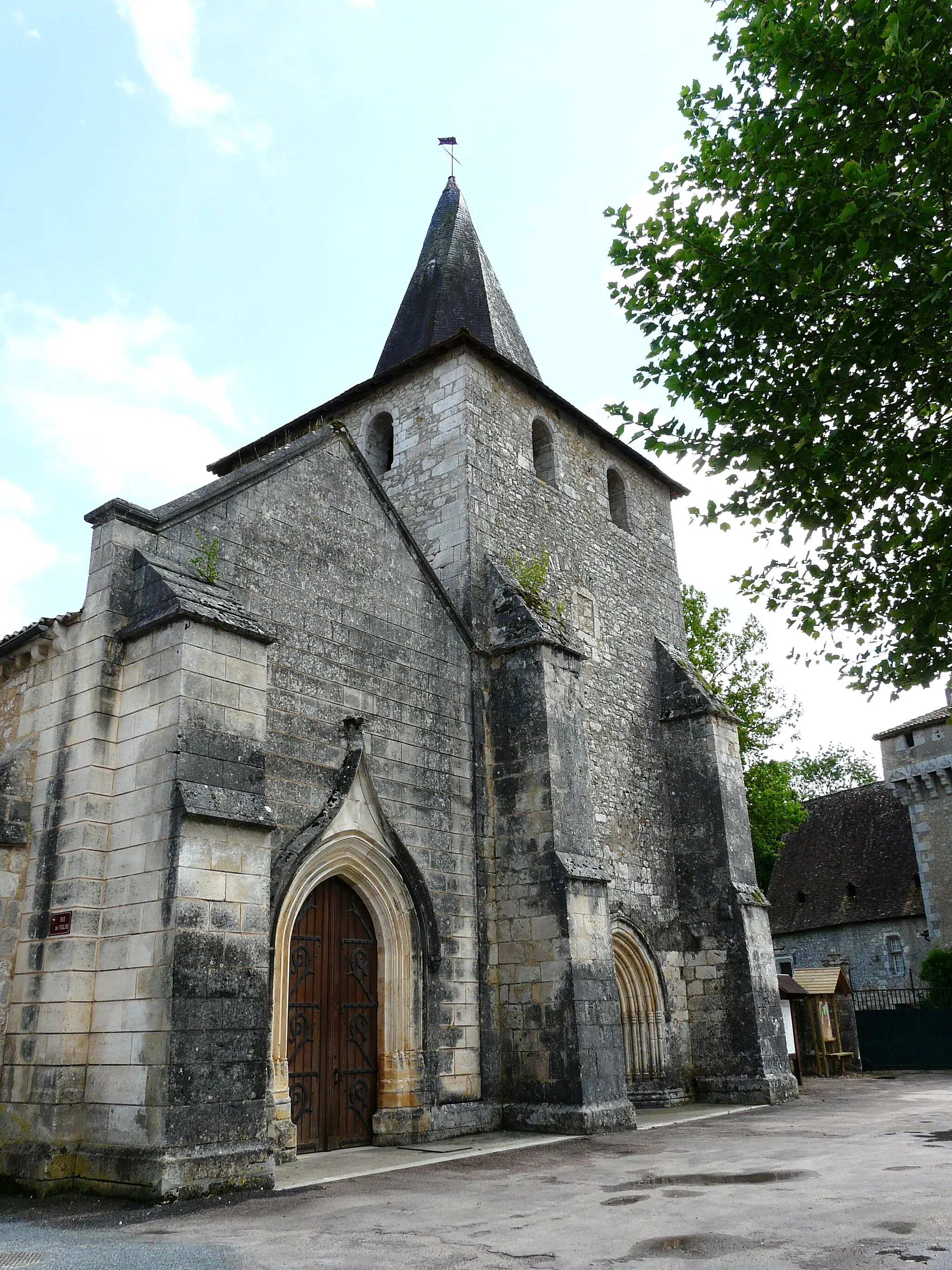 Photo showing: L'église Saint-Étienne, Javerlhac-et-la-Chapelle-Saint-Robert, Dordogne, France.