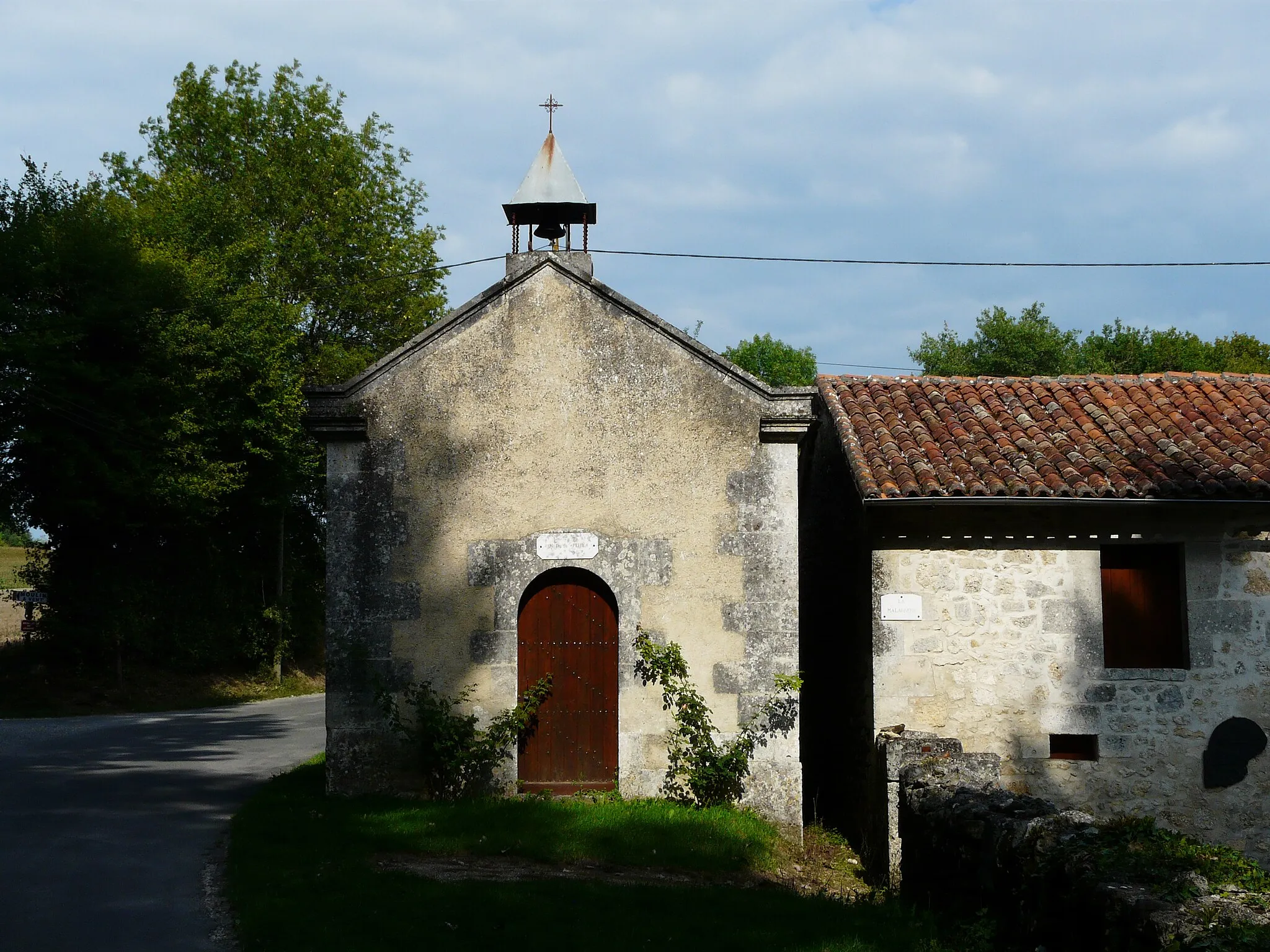 Photo showing: La chapelle Notre-Dame-de-Pitié, Cercles, Dordogne, France.