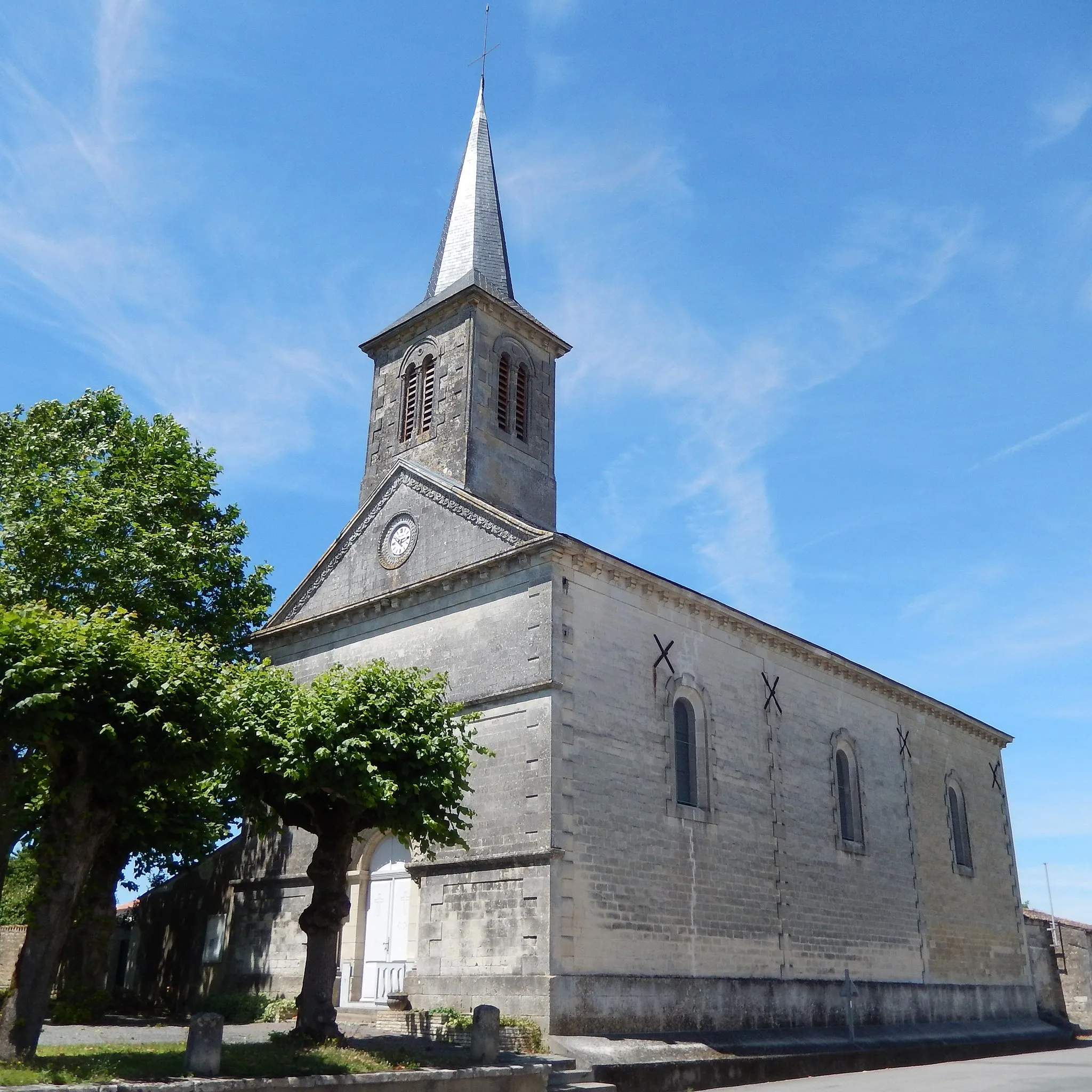 Photo showing: L'église de Loulay.