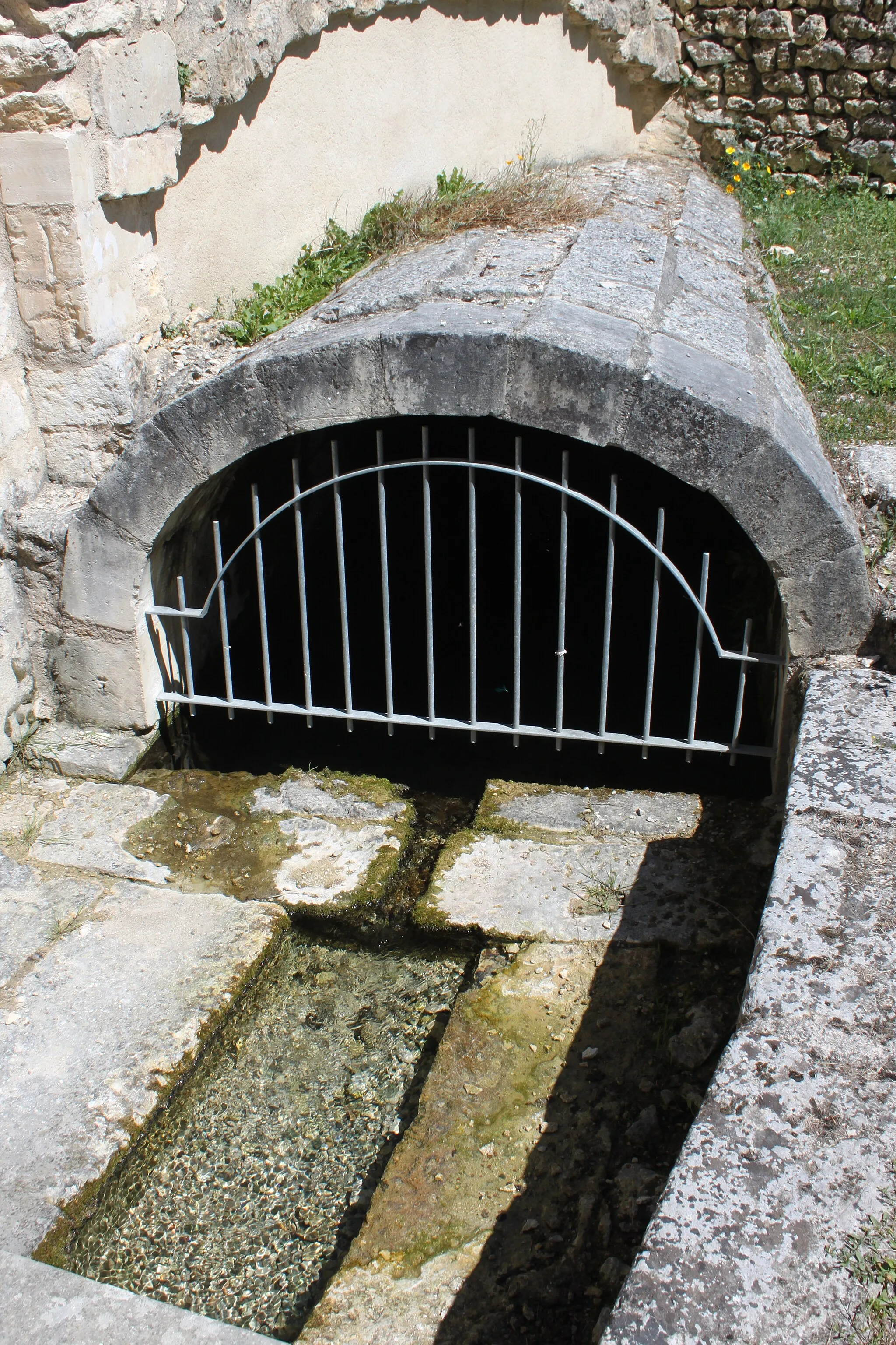 Photo showing: Fontaine, Fr-17-Fontcouverte.