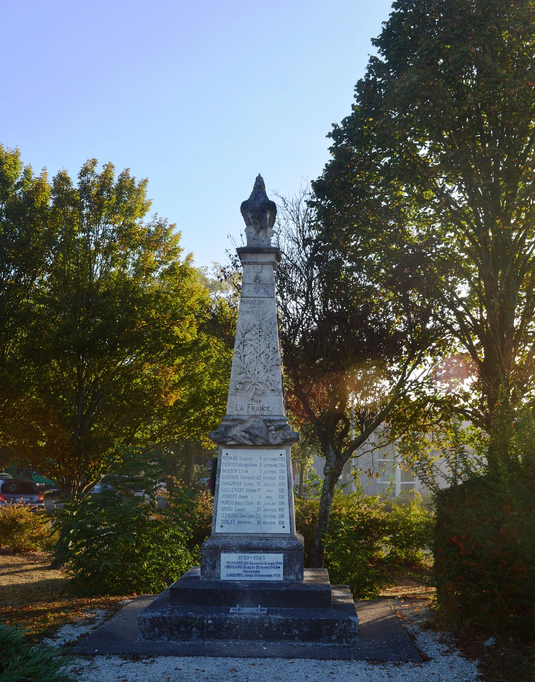 Photo showing: Angliers War Memorial