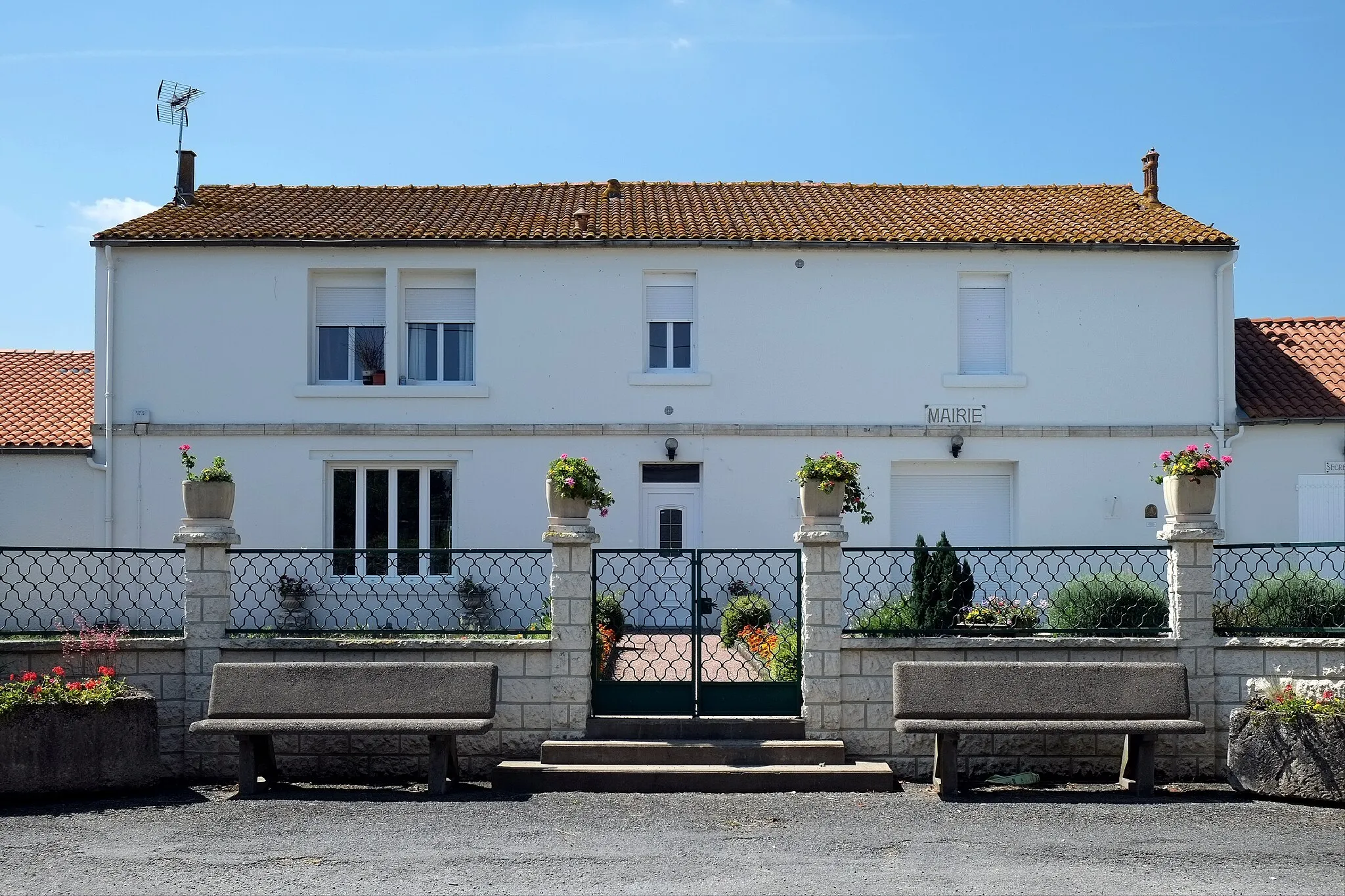 Photo showing: Mairie Saint-Cyr-du-Doret Charente-Maritime France