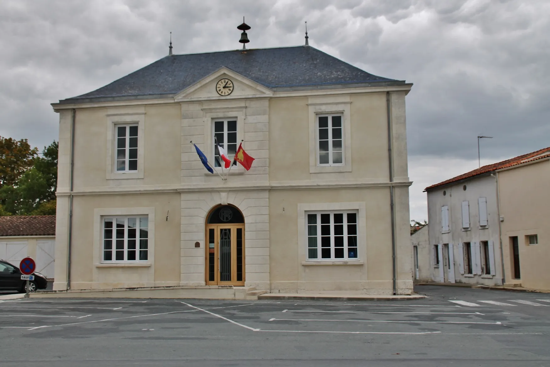 Photo showing: La Mairie