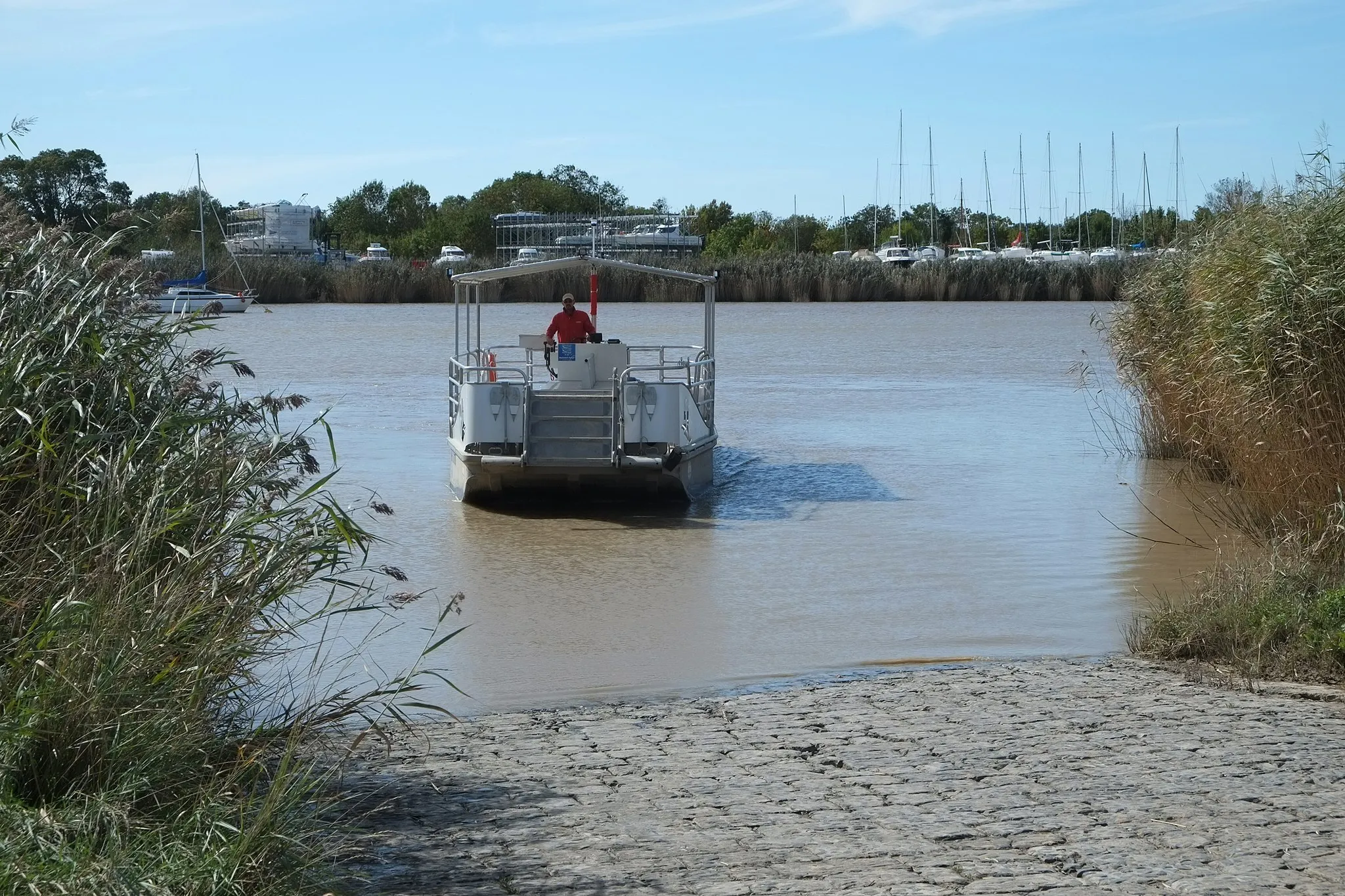 Photo showing: Bateau-passeur le Rohan (bac) Soubise Charente-Maritime France