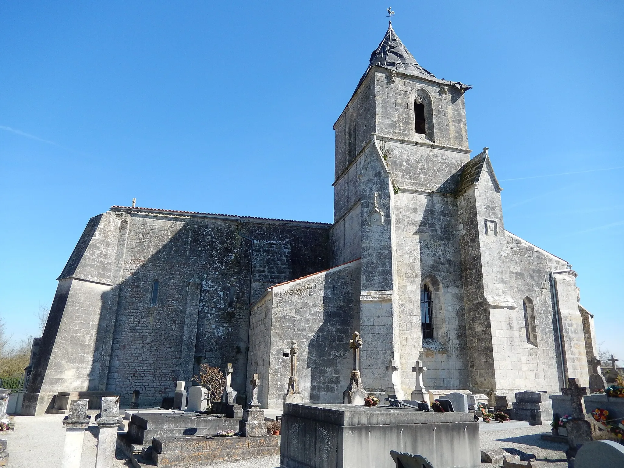 Photo showing: This building is indexed in the base Mérimée, a database of architectural heritage maintained by the French Ministry of Culture, under the reference PA00104642 .