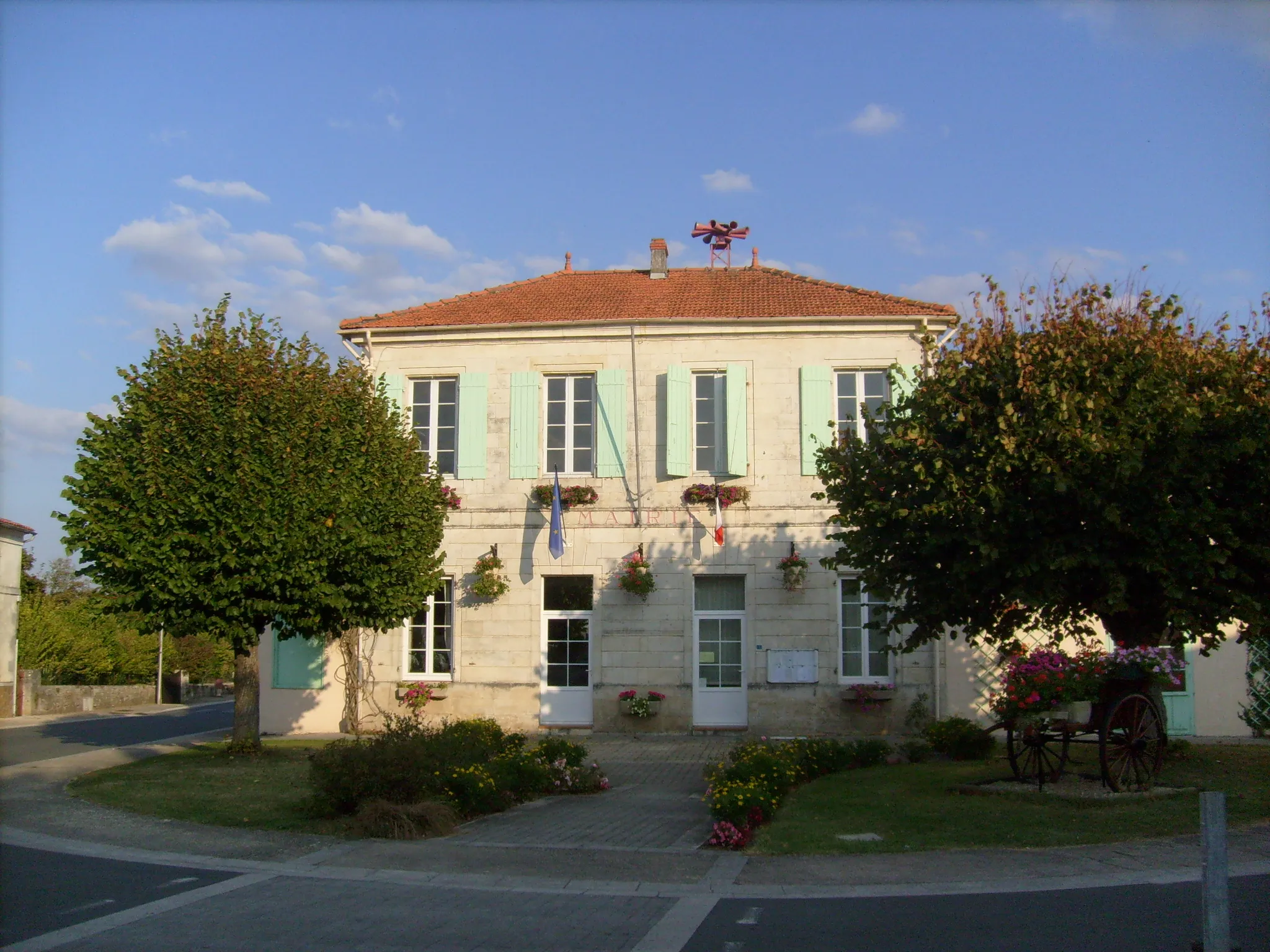 Photo showing: Mairie de Bords