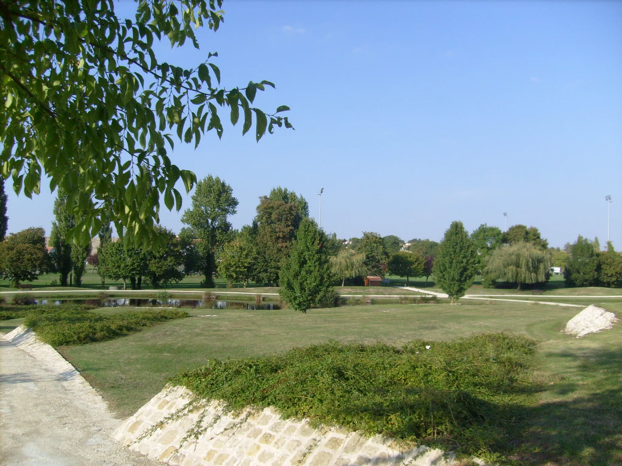 Photo showing: Parc de loisirs de Saint-Georges-des-Coteaux