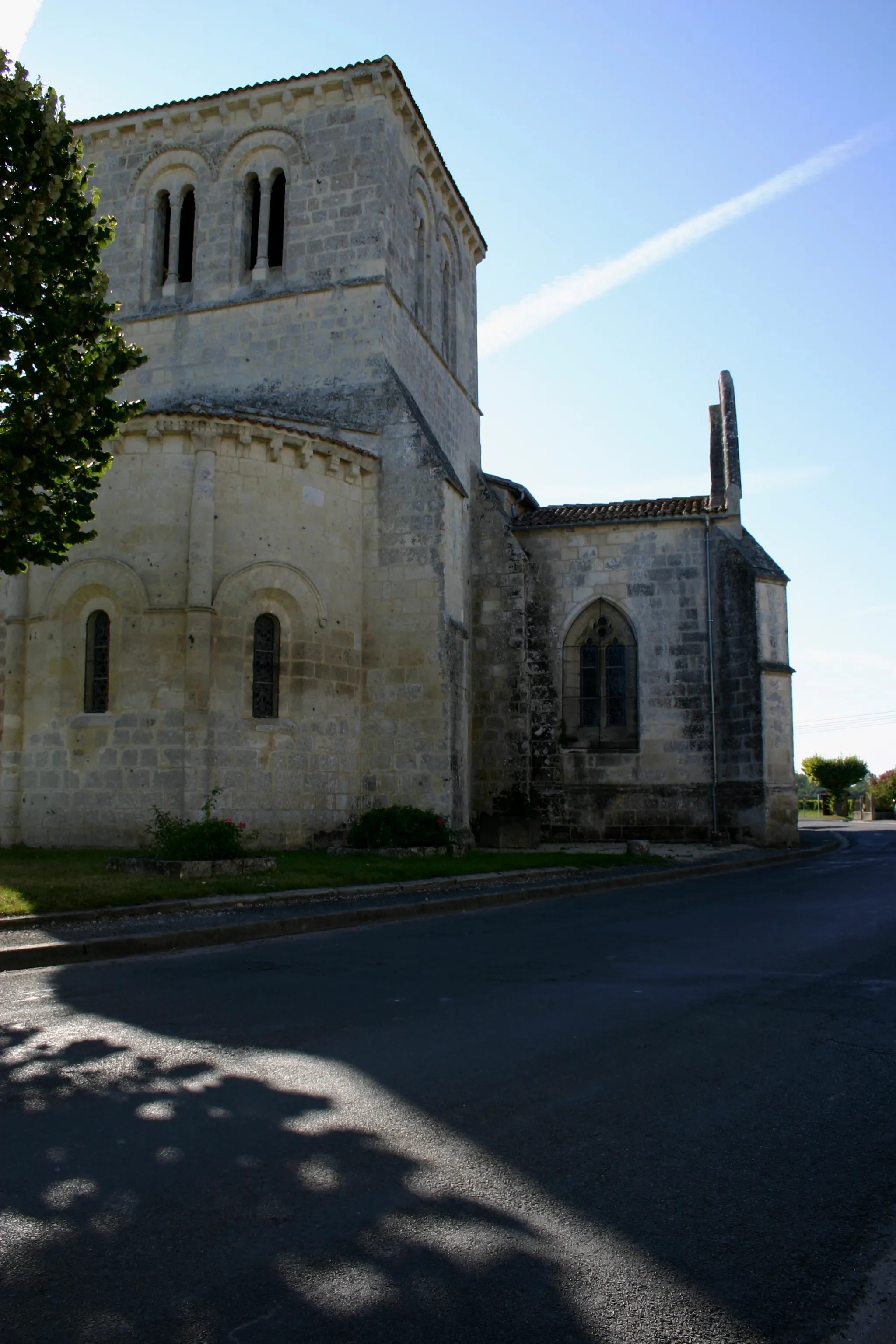 Photo showing: This building is indexed in the base Mérimée, a database of architectural heritage maintained by the French Ministry of Culture, under the reference PA17000058 .