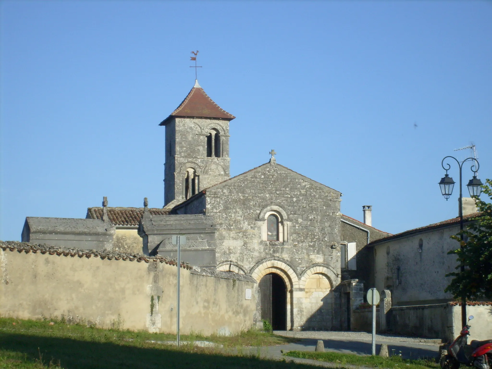 Photo showing: Saint-Bris des bois