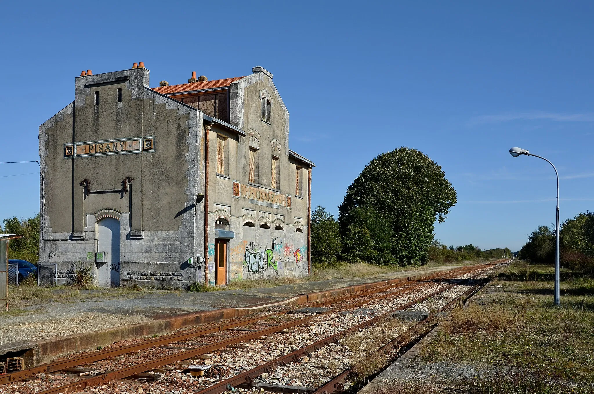 Photo showing: Former railway station of Pisany, Charente-Maritime, France.