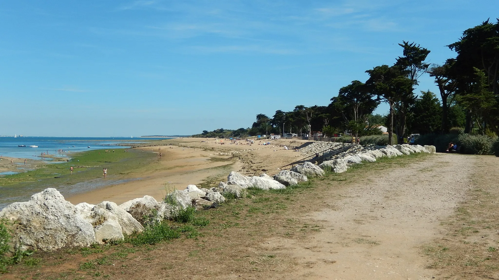 Photo showing: Une plage de La-Brée-Les-Bains, sur l'île d'Oléron.