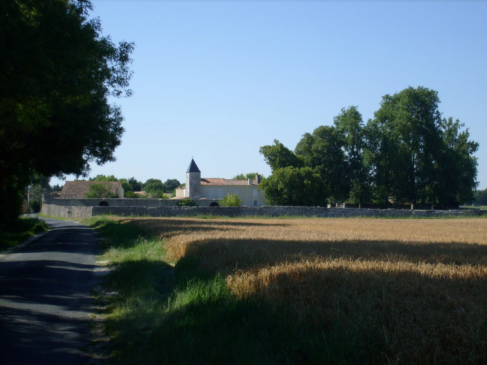 Photo showing: L'entrée du village de Dercie ( Le Gua )