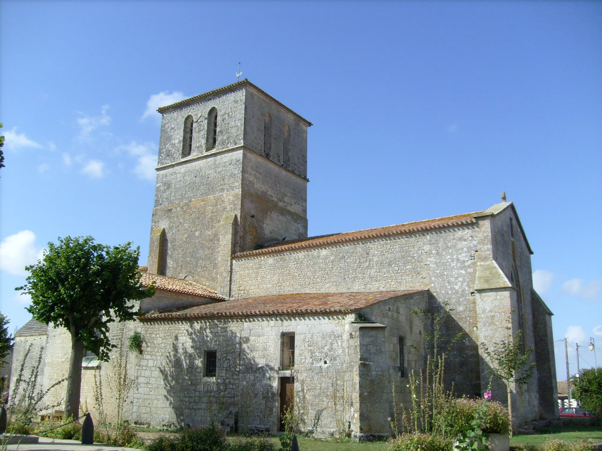 Photo showing: L'église romane de Saint-Sornin