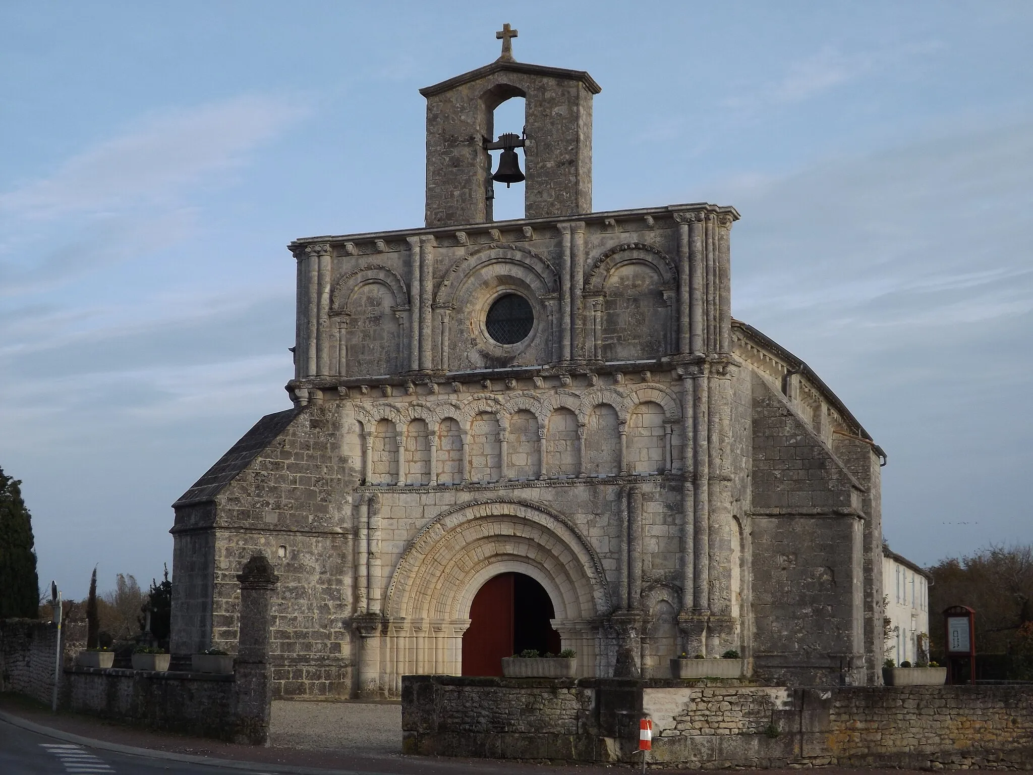 Photo showing: L'église romane de Breuillet en Charente-Maritime