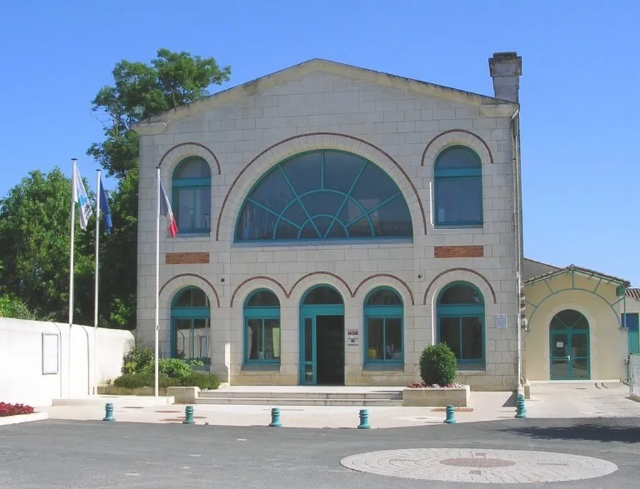 Photo showing: Mairie Cravans