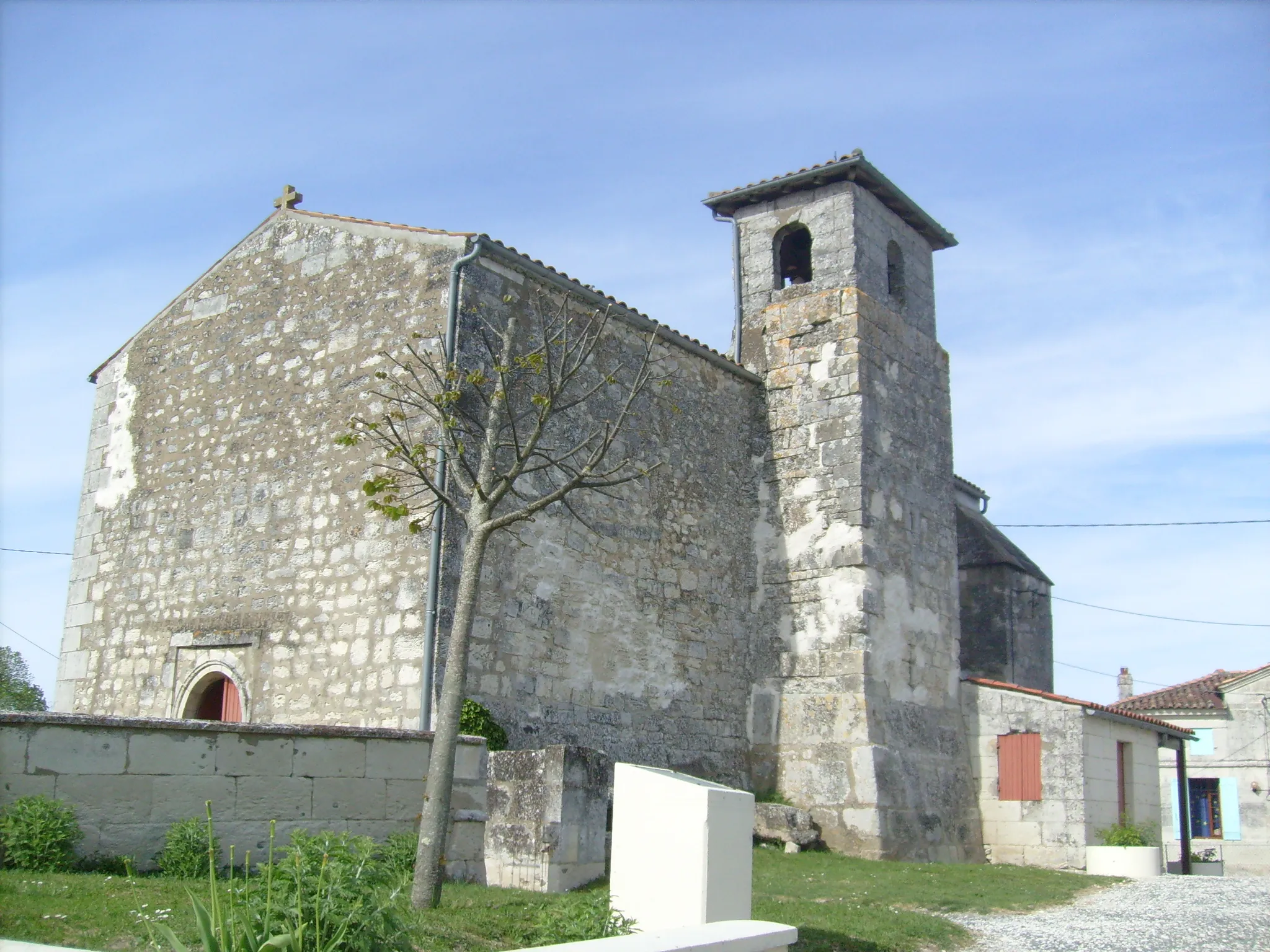 Photo showing: L'église de Saint-Romain-sur-Gironde