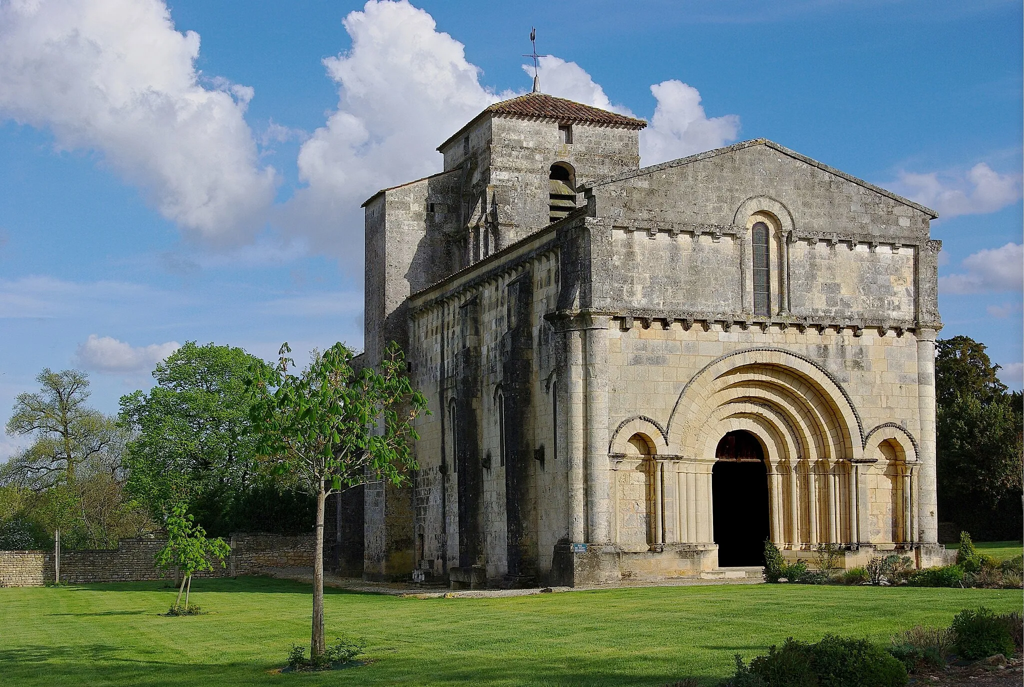 Photo showing: This building is classé au titre des monuments historiques de la France. It is indexed in the base Mérimée, a database of architectural heritage maintained by the French Ministry of Culture, under the reference PA00105299 .