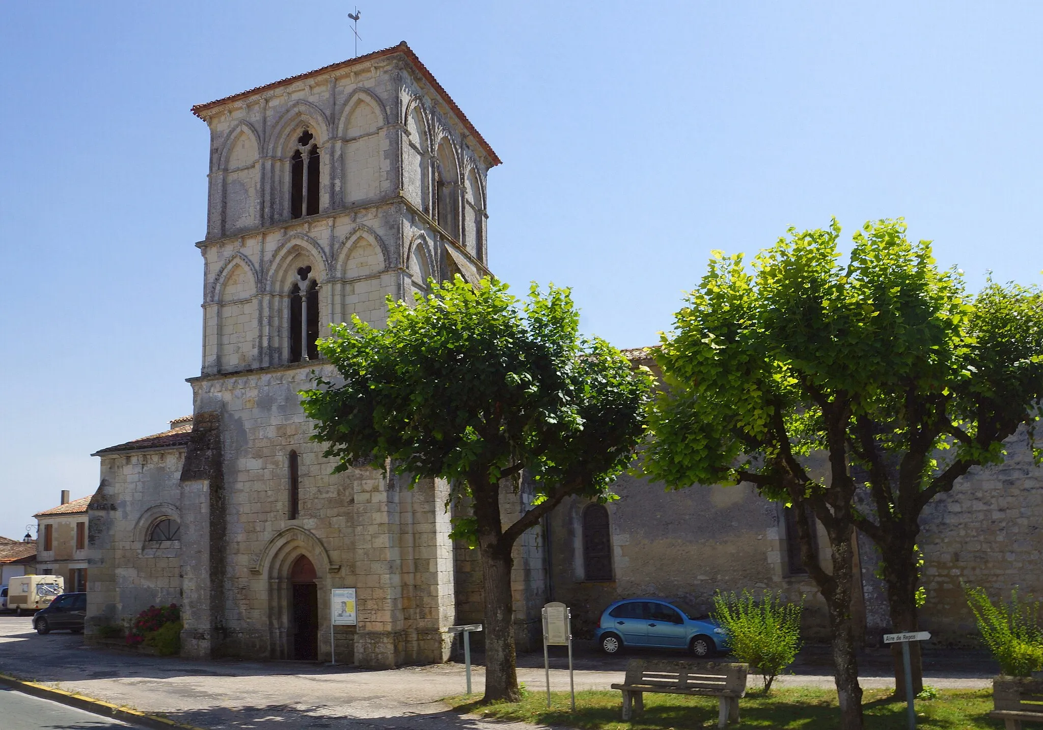 Photo showing: Church Saint-Cyriaque 12-13th century - Saint-Ciers-du-Taillon (D730) Région Nouvelle-Aquitaine. Foto Wolfgang Pehlemann