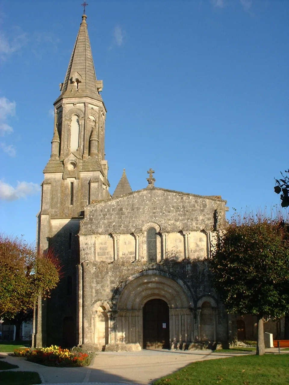 Photo showing: Église saint grégoire de Tesson
photo personelle prise le 13 novembre 2004 à 17:28

NaSH 14 nov 2004 à 19:20 (CET)