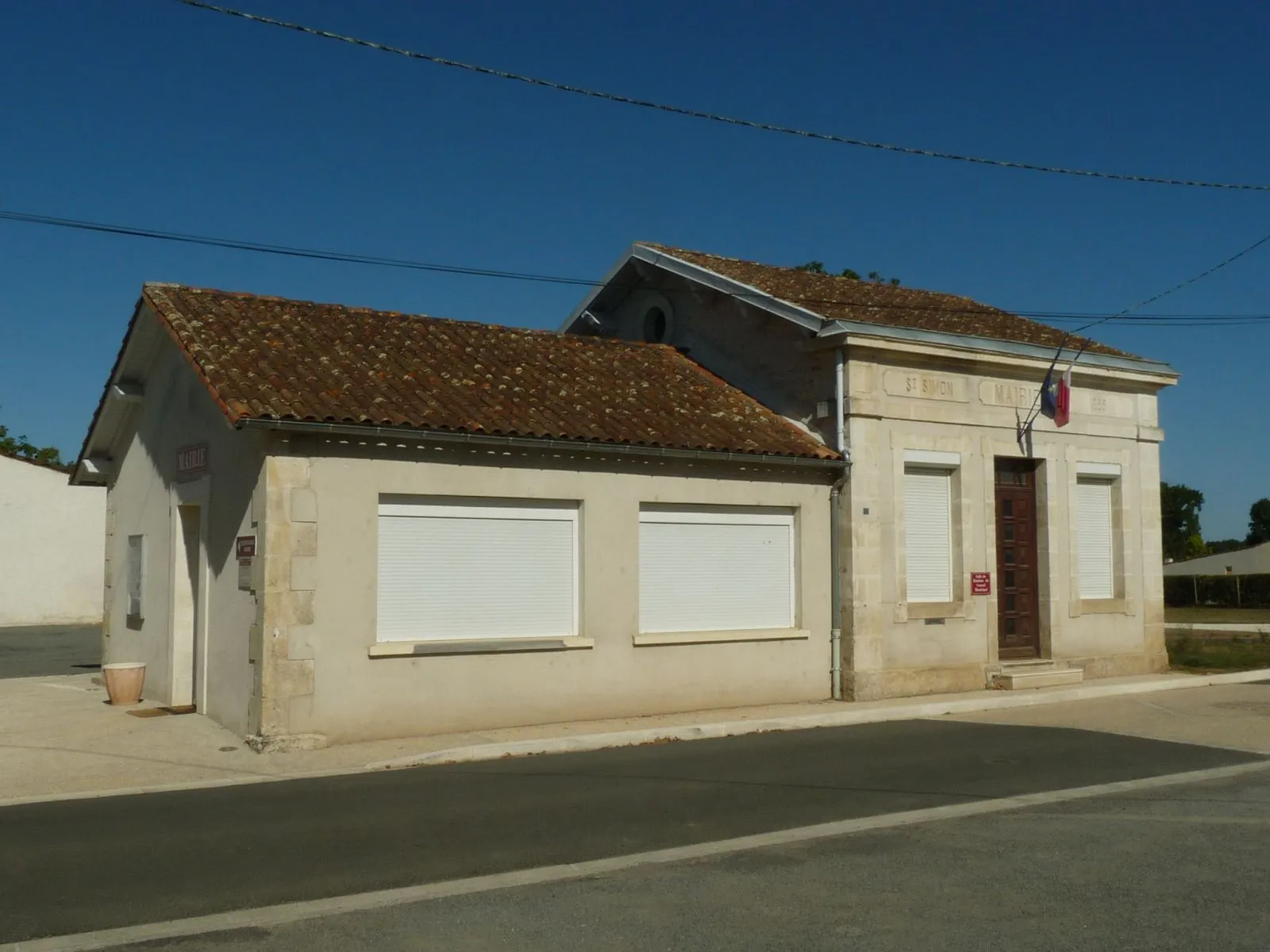 Photo showing: mairie de Saint-Simon-de-Pellouaille (17), France