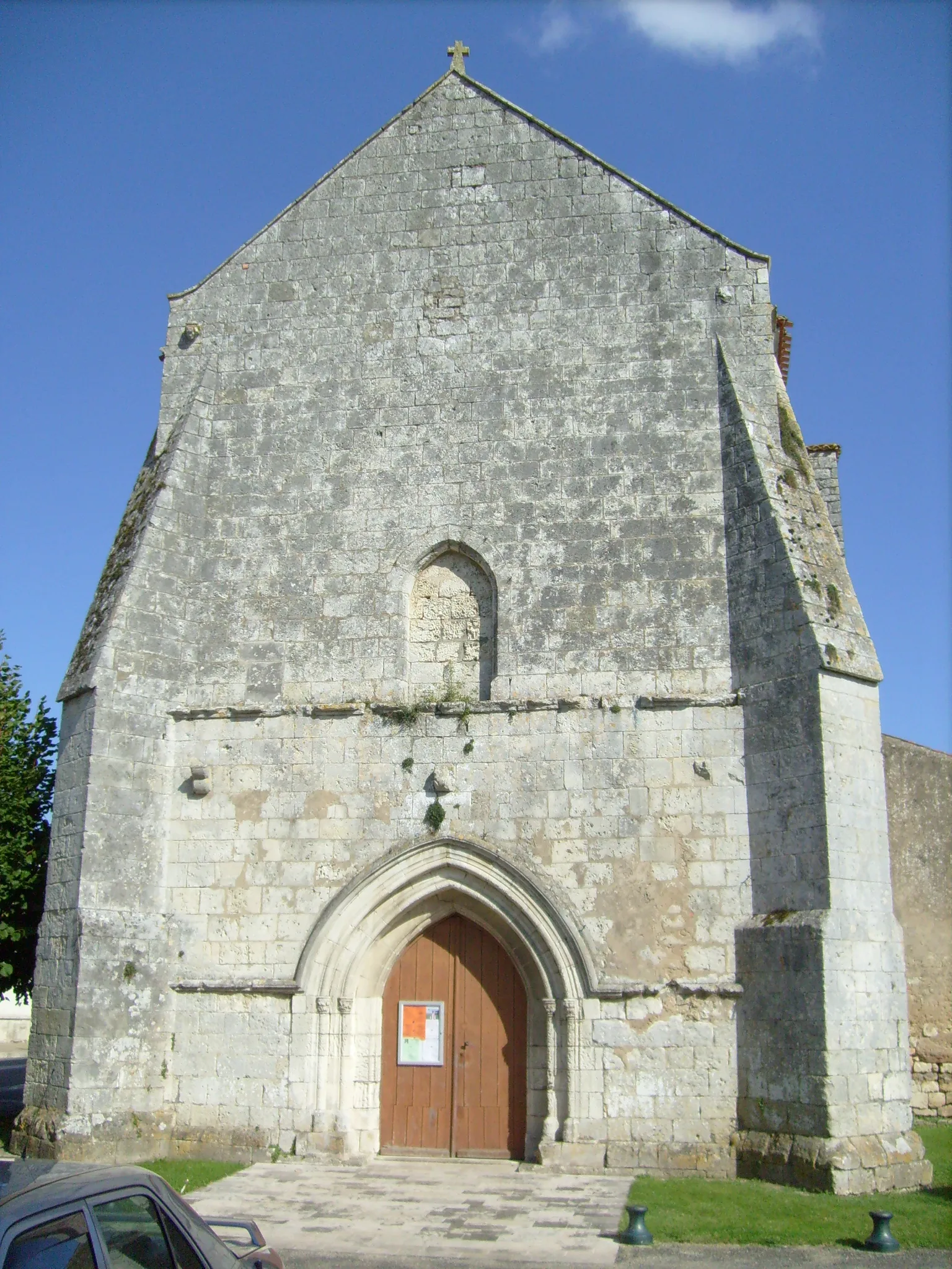 Photo showing: La façade de l'église Notre-Dame de Nancras