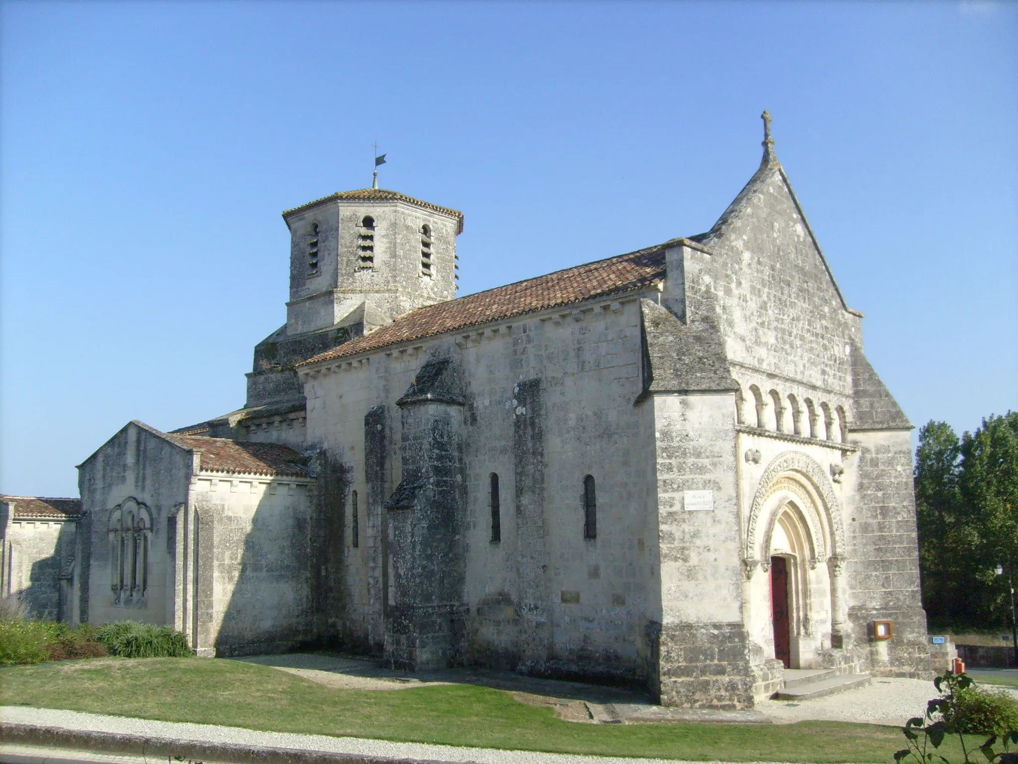 Photo showing: L'église de Nieul-les-Saintes
