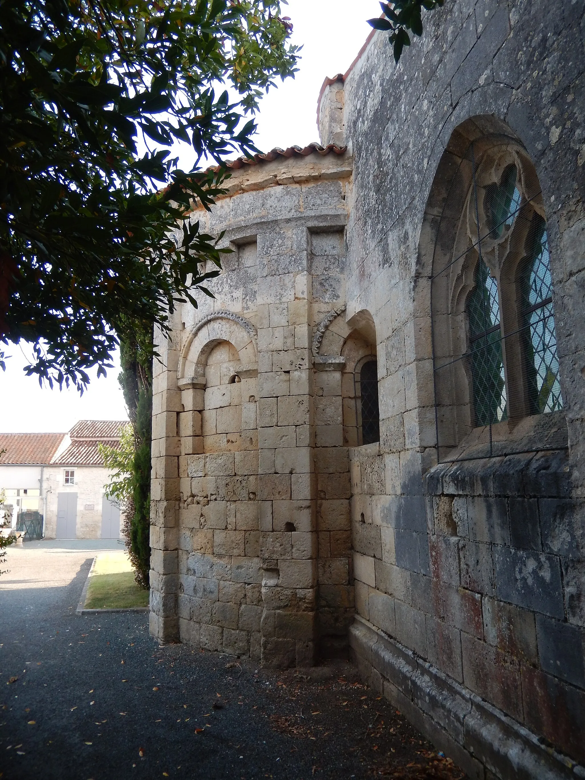 Photo showing: Église Sainte-Geneviève, à Soulignonne, Charente-Maritime, France.
