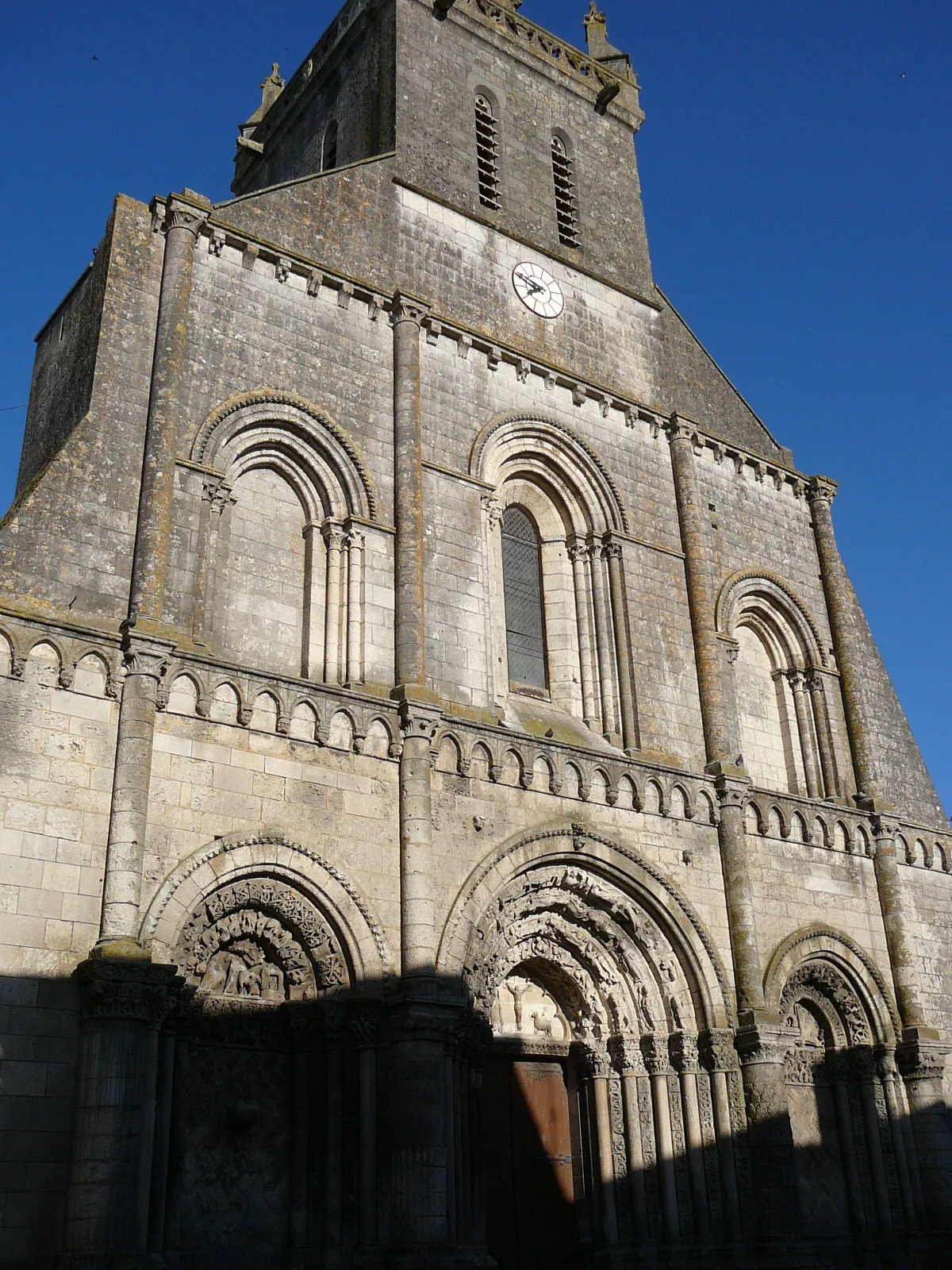 Photo showing: The romanesque church Saint-Pierre. Charente-Maritime (17), Poitou-Charentes, France, Europe.