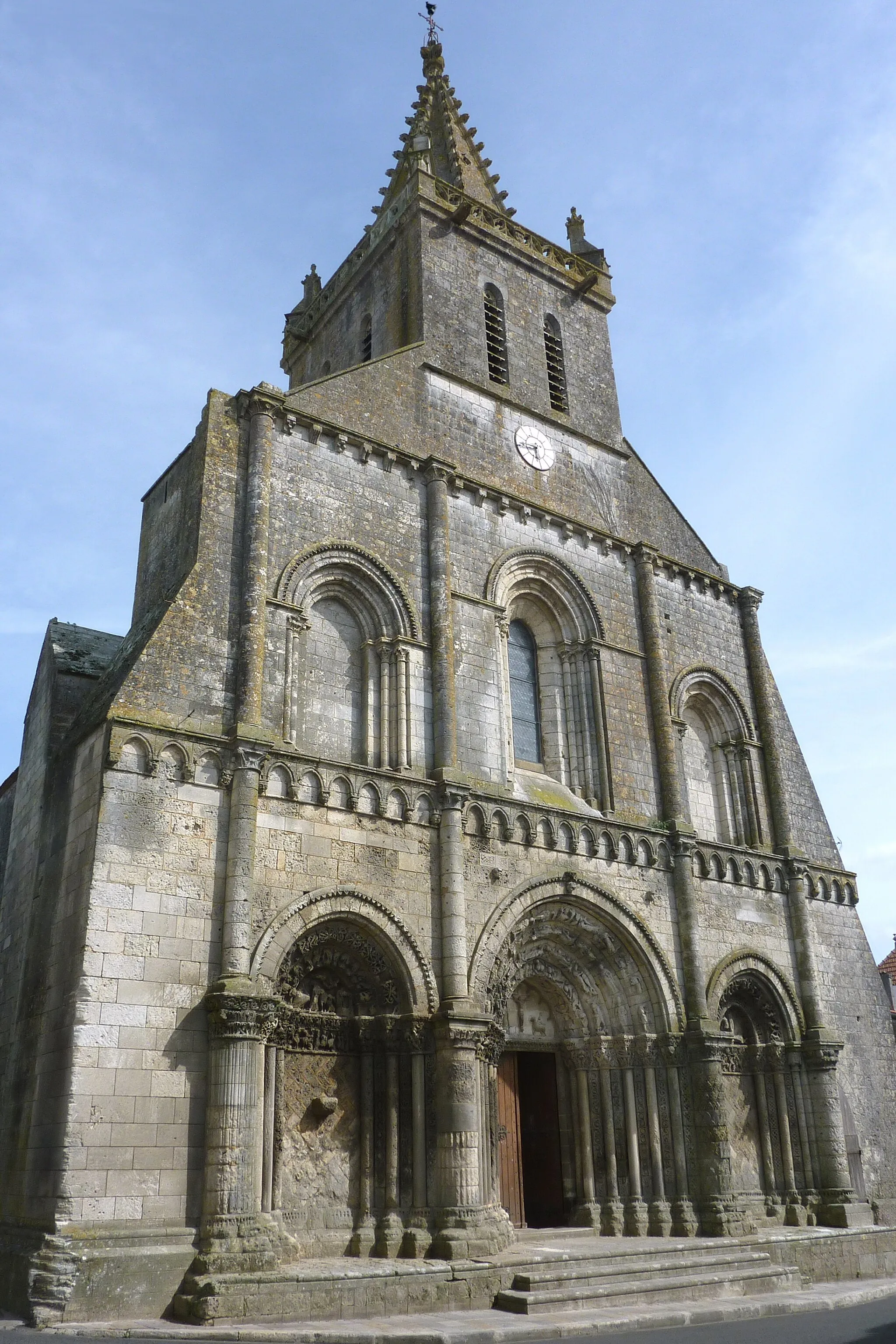 Photo showing: Église Saint-Pierre Pont-l'Abbé-d'Arnoult Charente-Maritime France