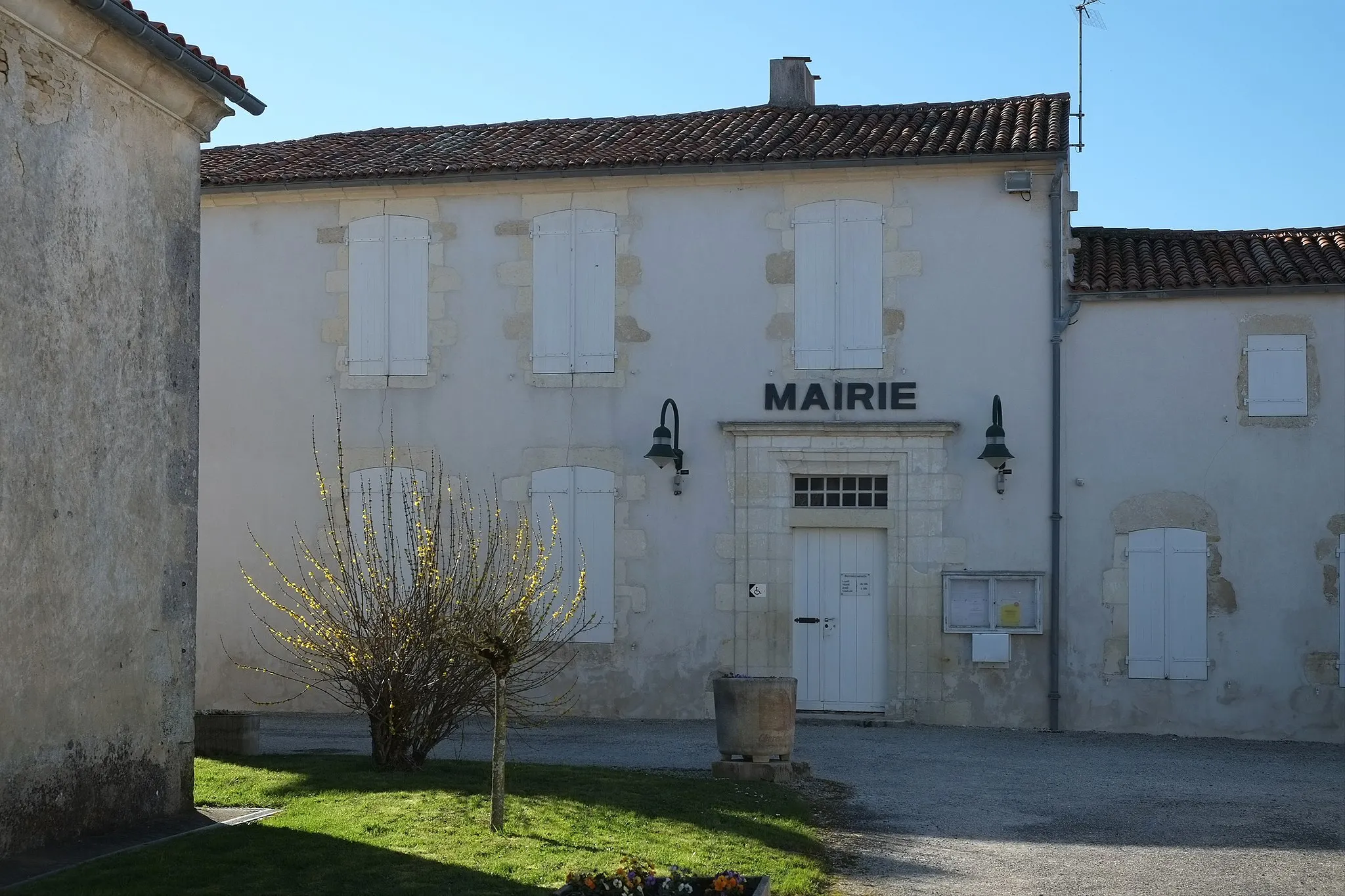 Photo showing: Façade de la mairie Ciré-d'Aunis Charente-Maritime France