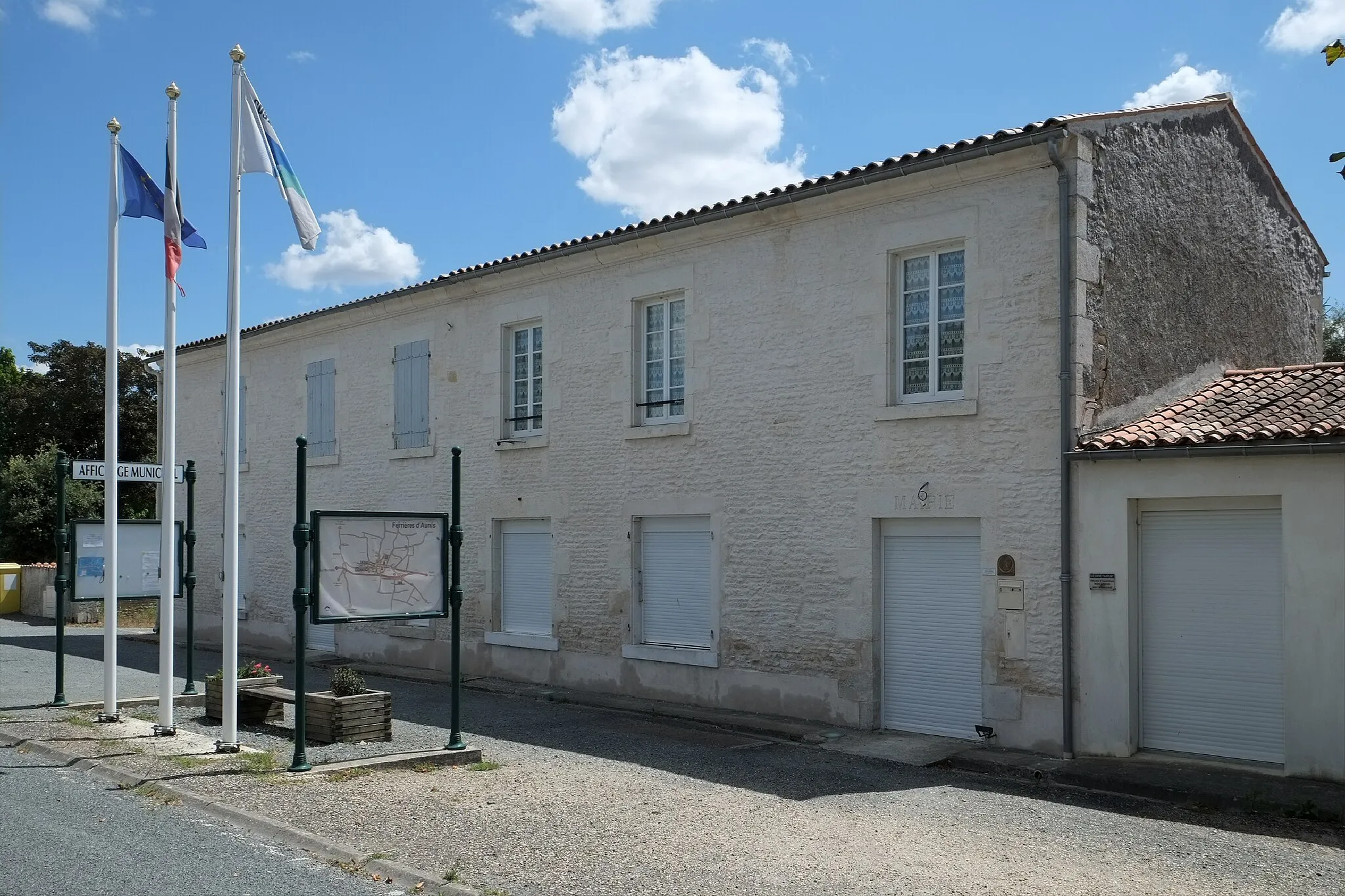 Photo showing: Mairie Ferrières Charente-Maritime France