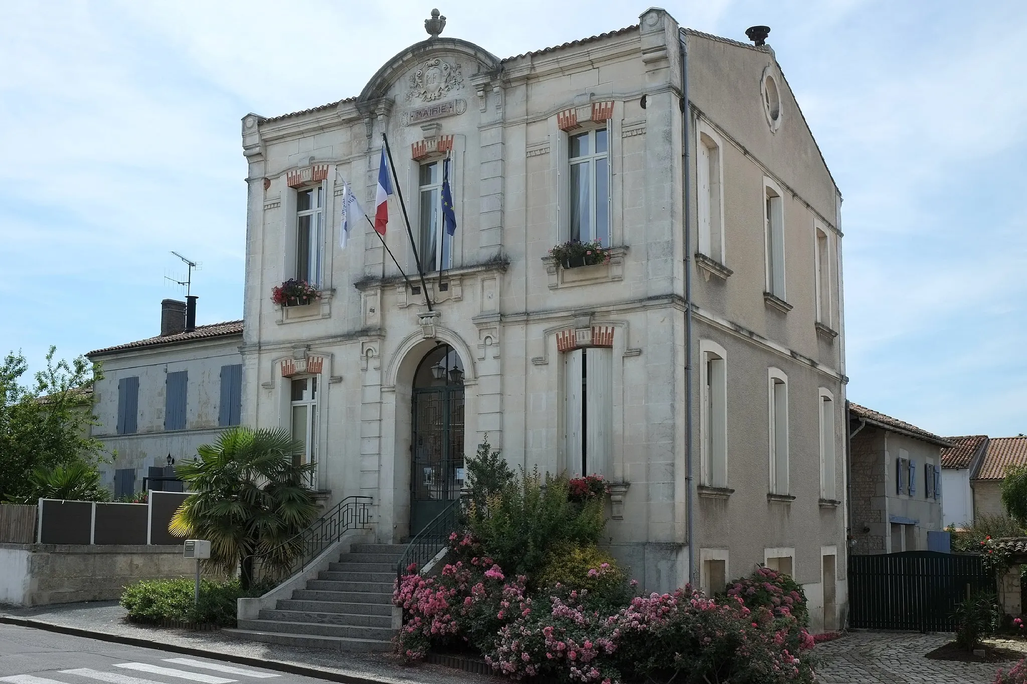 Photo showing: Mairie Saint-Georges-du-Bois Charente-Maritime France
