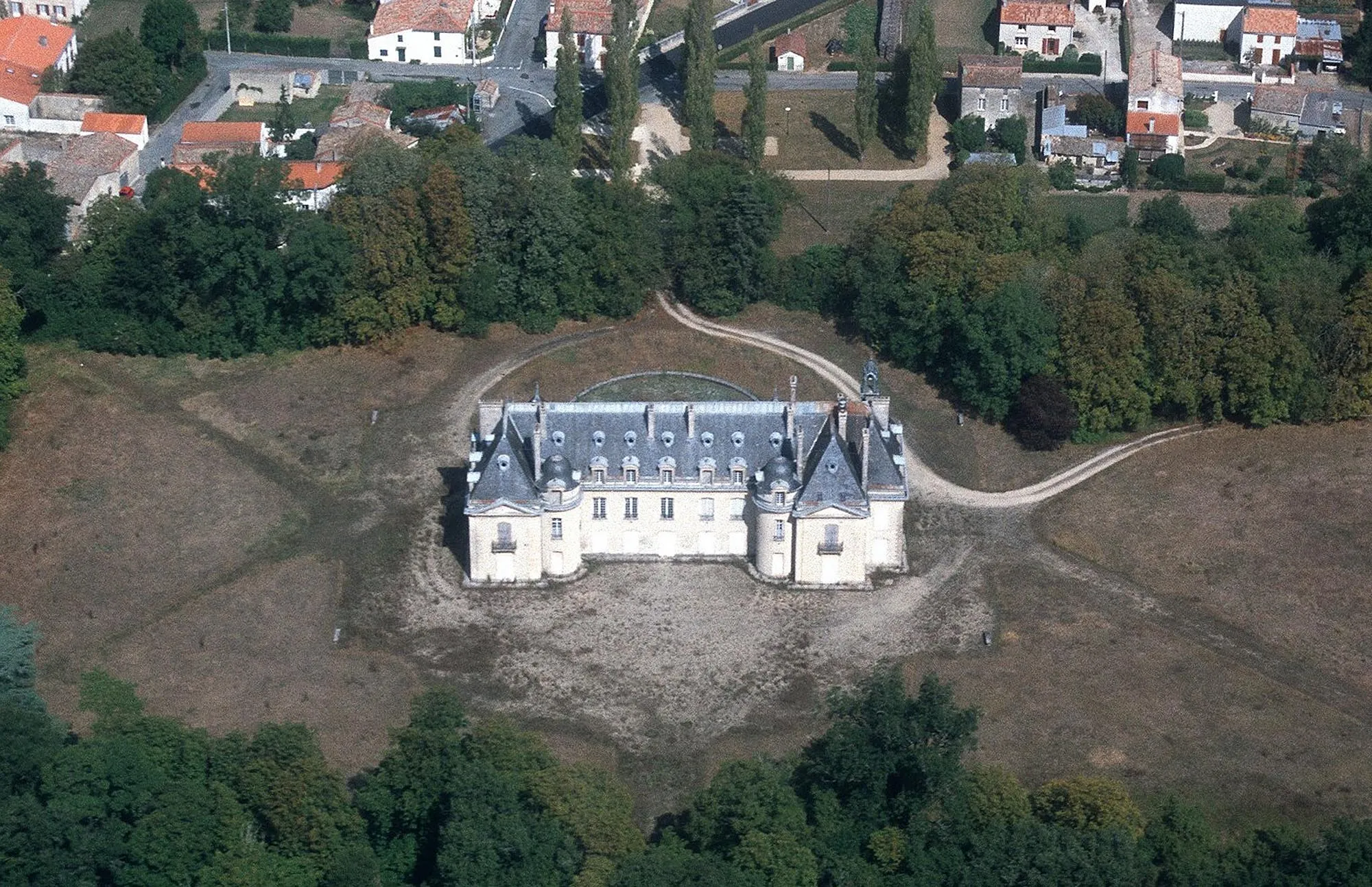 Photo showing: Saint-Georges du Bois 17. Château de Poléon.