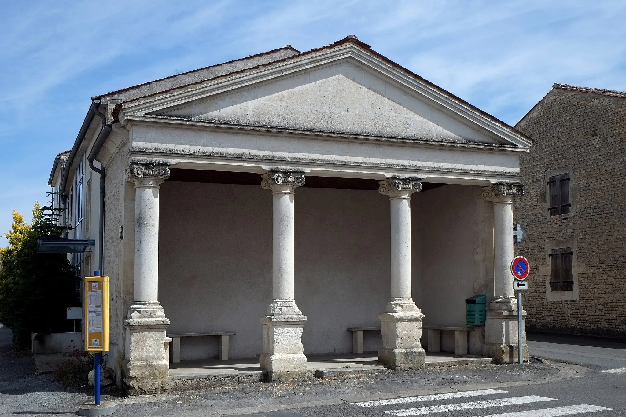 Photo showing: Le Panthéon Saint-Georges-du-Bois Charente-Maritime France