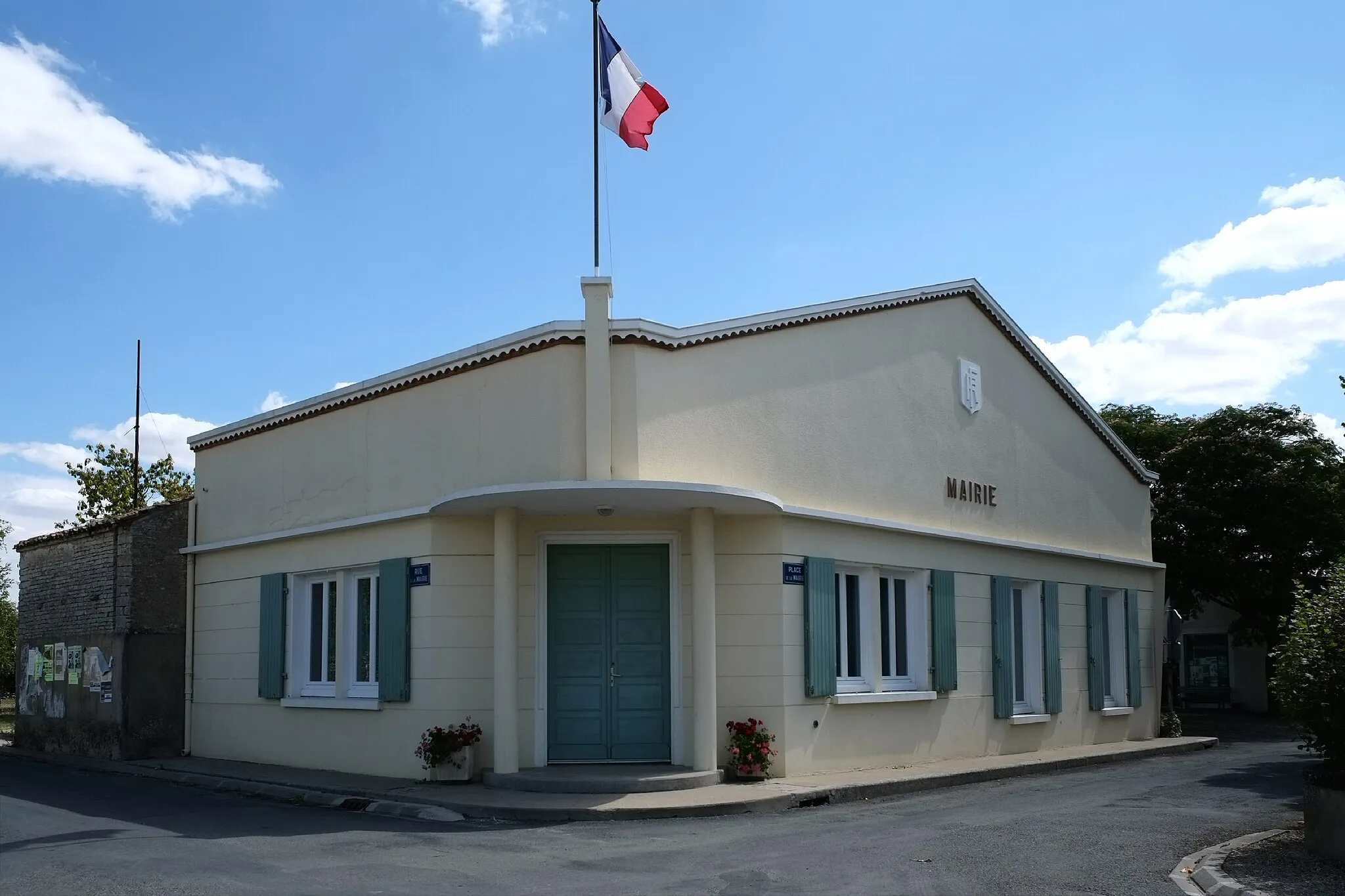 Photo showing: Mairie Saint-Pierre-d'Amilly Charente-Maritime france