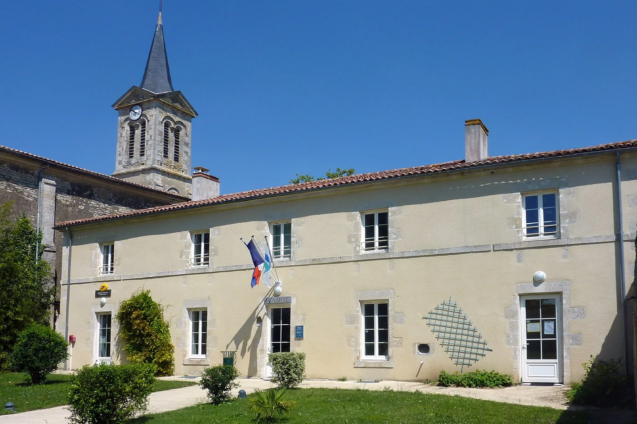 Photo showing: Mairie La Ronde Charente-Maritime France