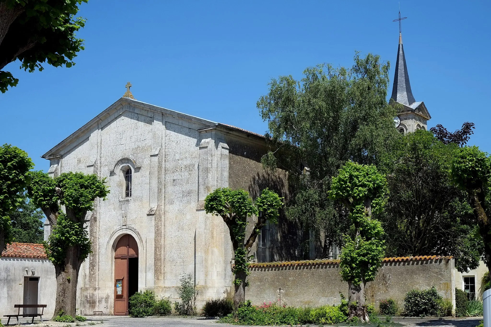 Photo showing: Église Saint-Pierre La Ronde Charente-Maritime France