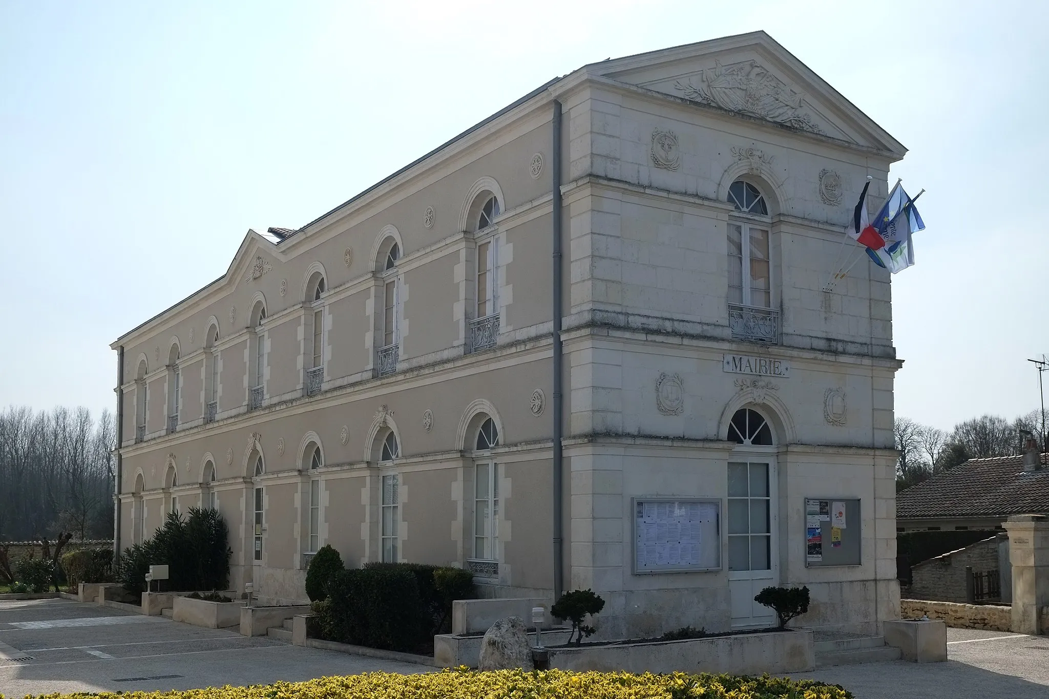 Photo showing: Mairie Saint-Germain-de-Marencennes Charente-Maritime France