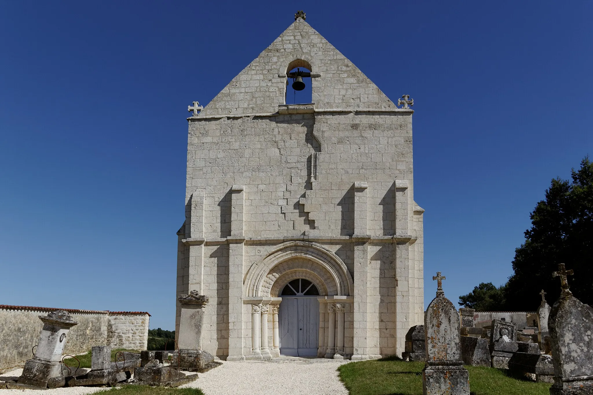 Photo showing: This building is indexed in the base Mérimée, a database of architectural heritage maintained by the French Ministry of Culture, under the reference PA00104694 .