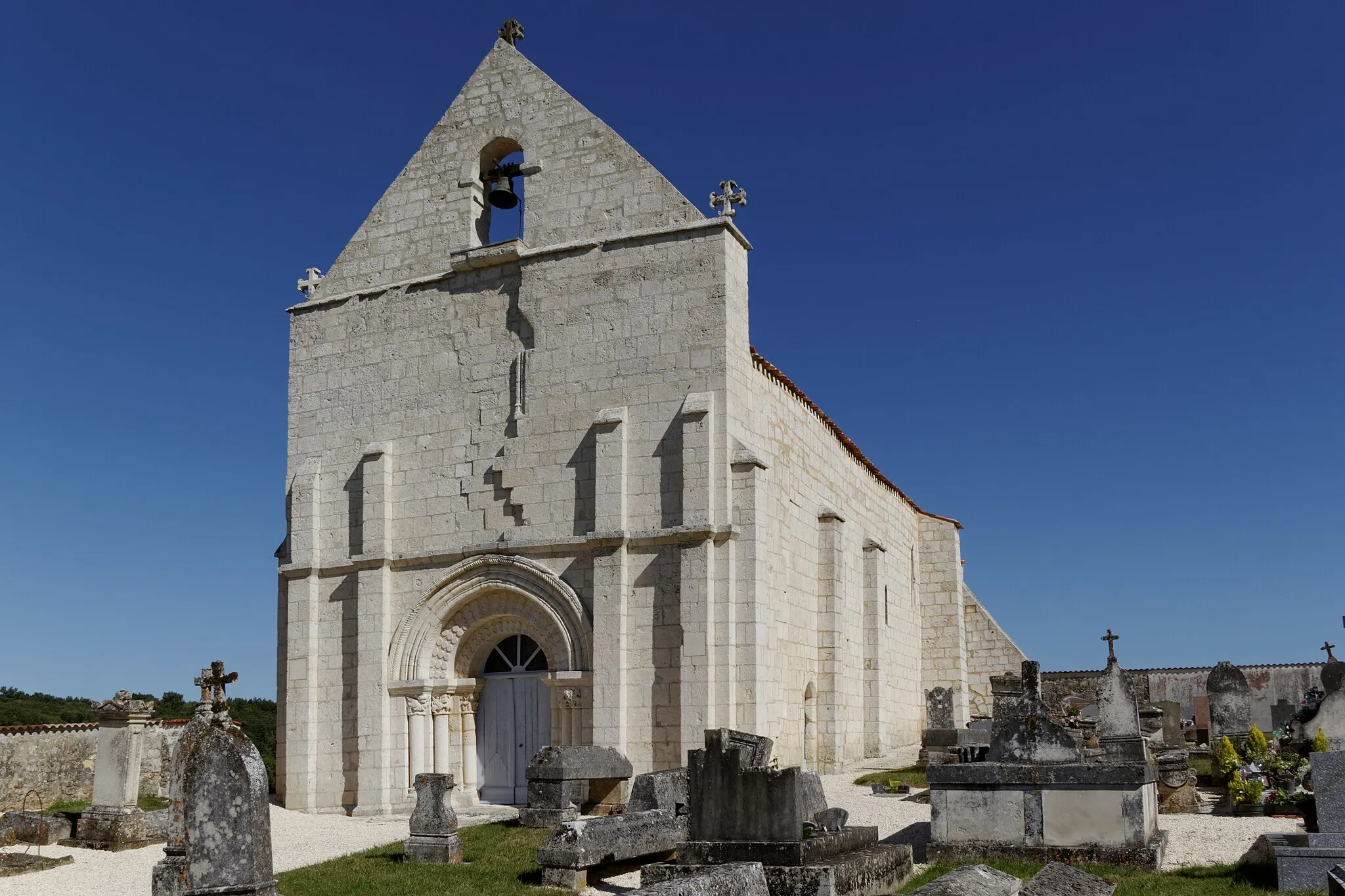 Photo showing: This building is indexed in the base Mérimée, a database of architectural heritage maintained by the French Ministry of Culture, under the reference PA00104694 .