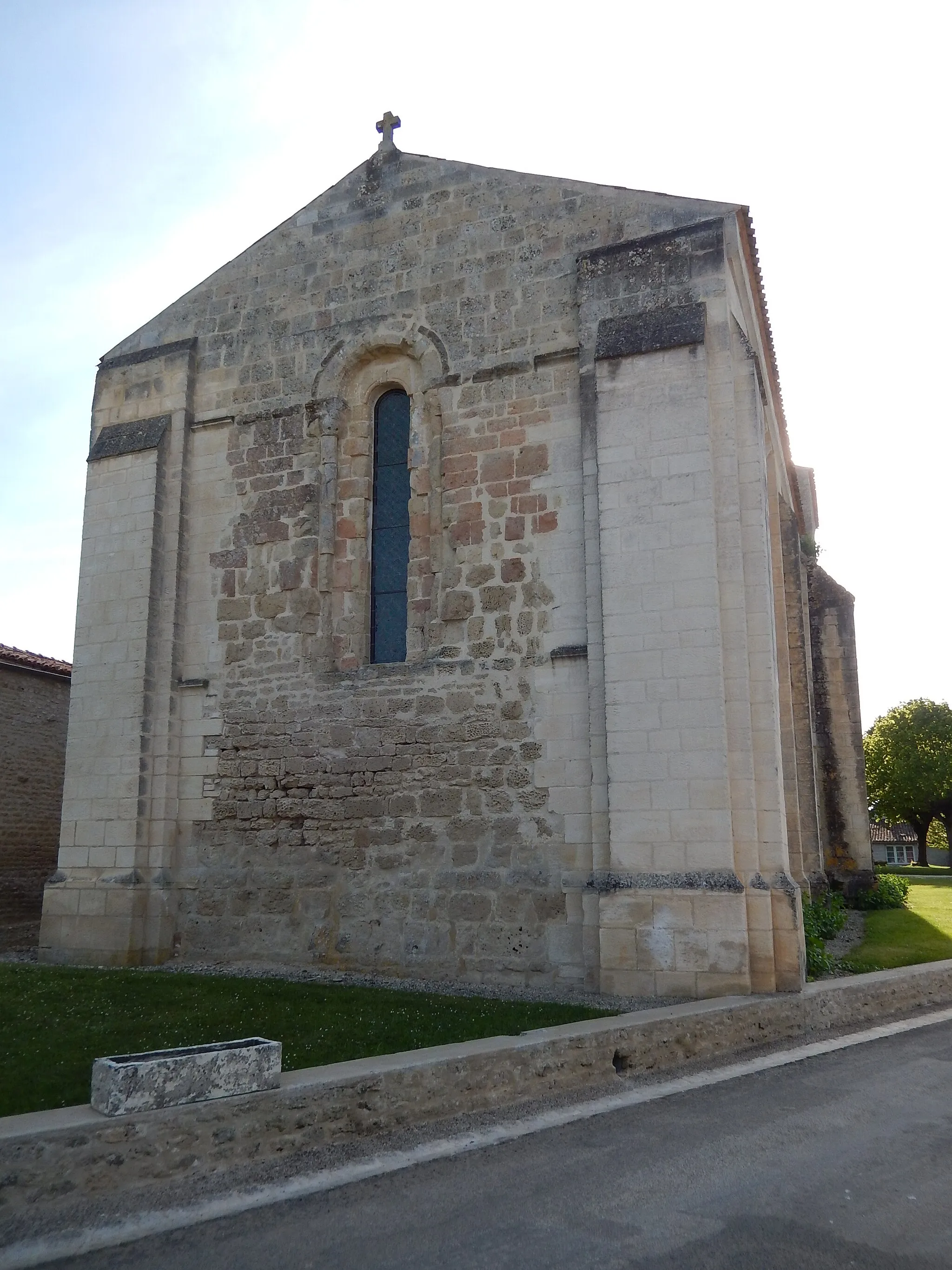 Photo showing: L'église Saint-Révérend de La Croix-Comtesse (Charente-Maritime, France). Façade est.