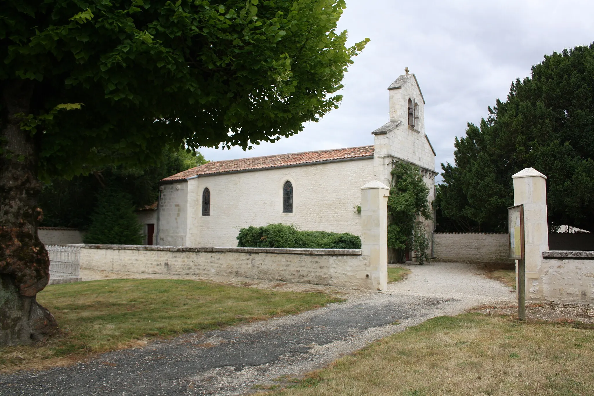 Photo showing: Église Saint-Laurent de Sainte-Même (Charente-Maritime, France).