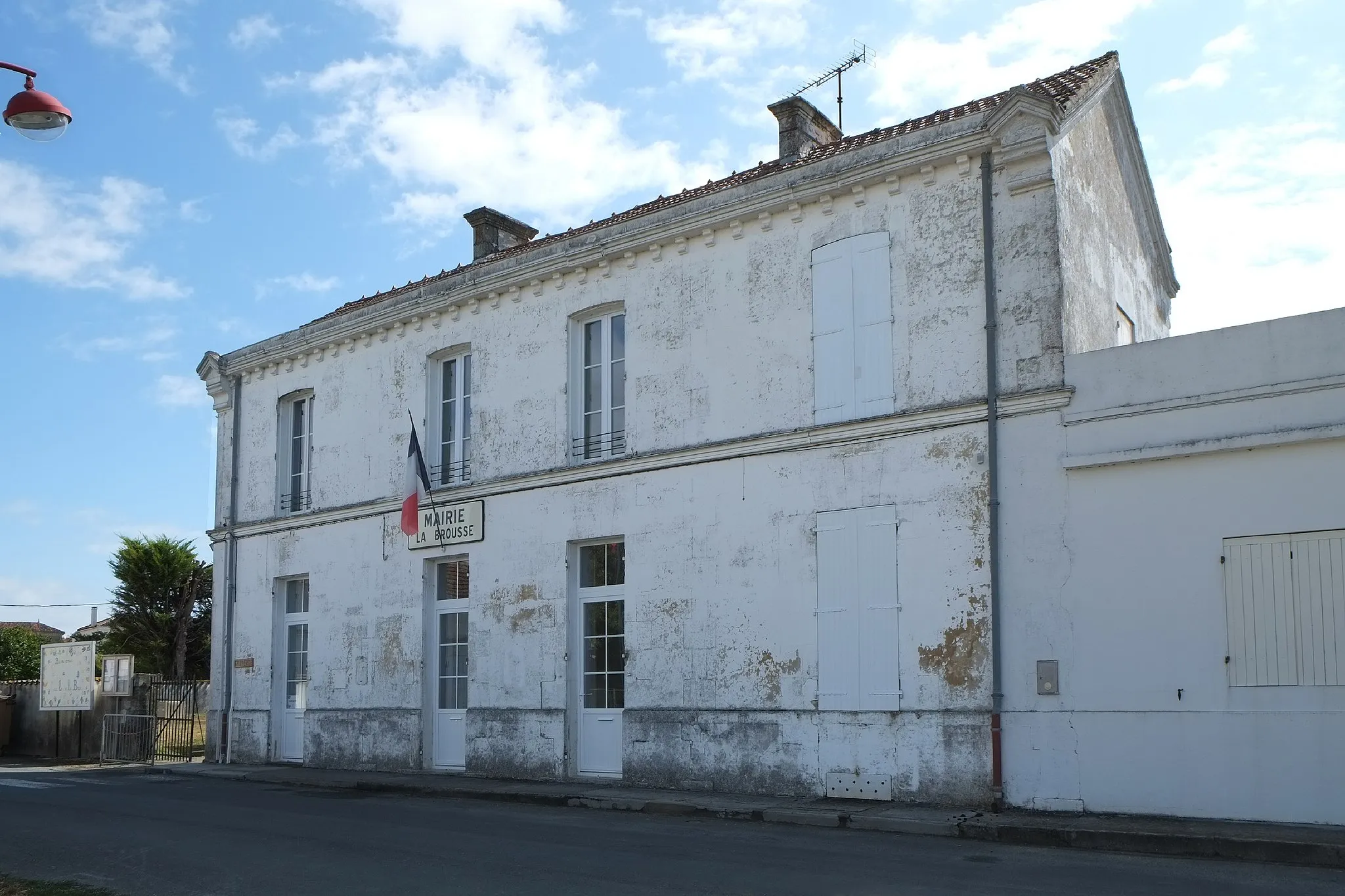 Photo showing: Mairie La Brousse Charente-Maritime France