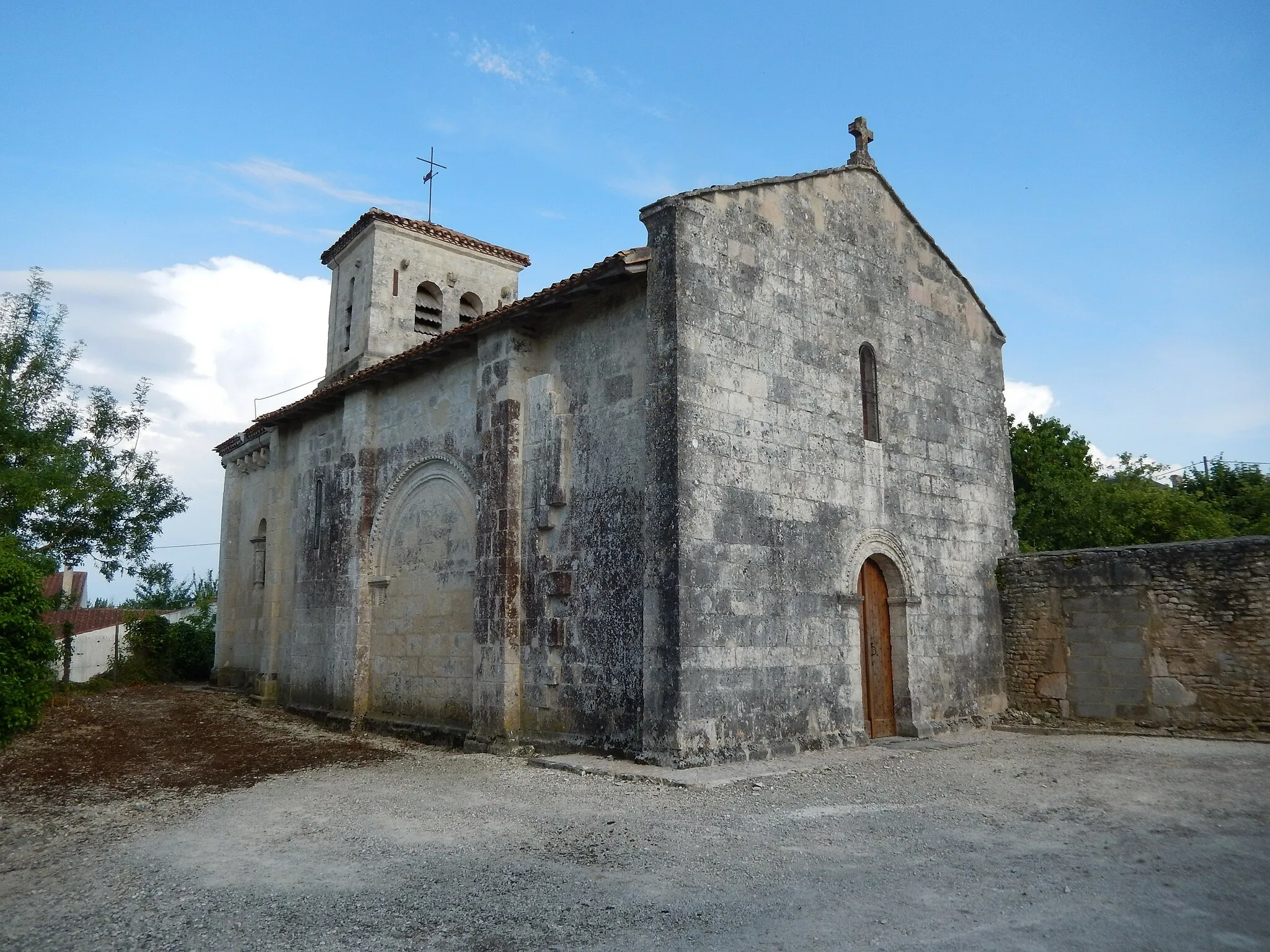 Photo showing: Saint Martin de Juillers, Charente-Maritime, France. • L'Église Saint-Martin, construite dès le onzième siècle.