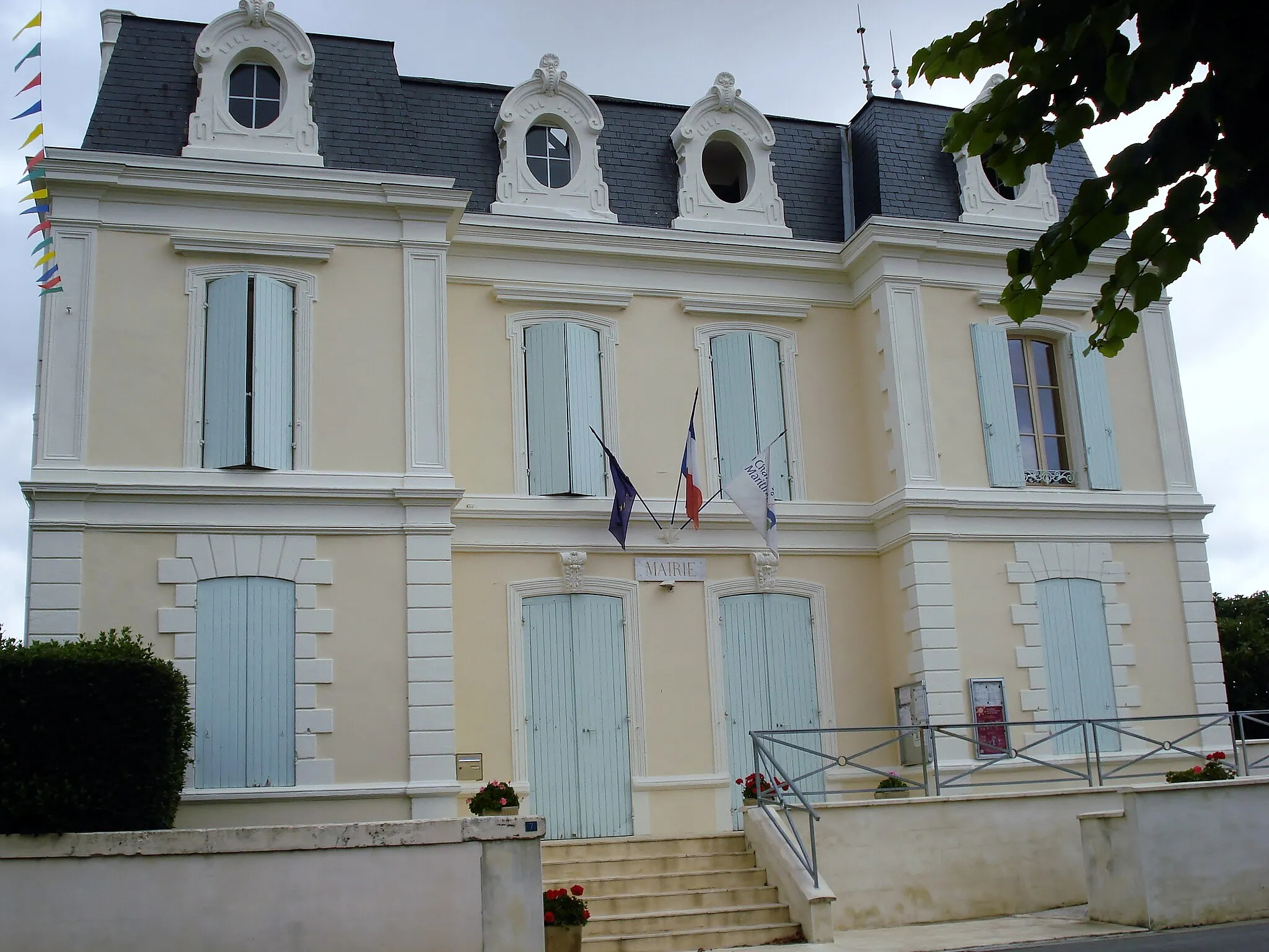 Photo showing: Mairie de Néré en Charente-Maritime