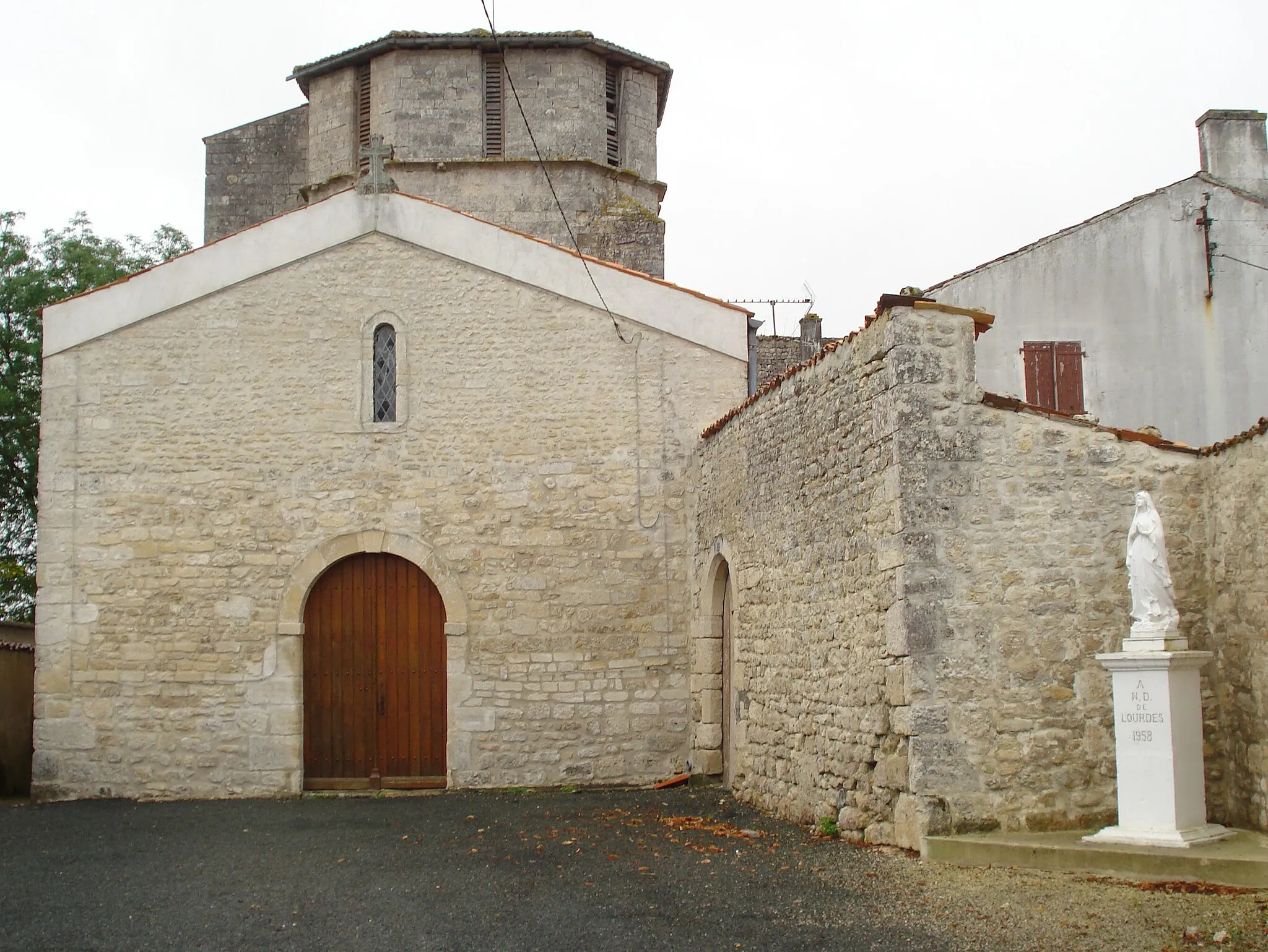 Photo showing: L'église de Cherbonnières