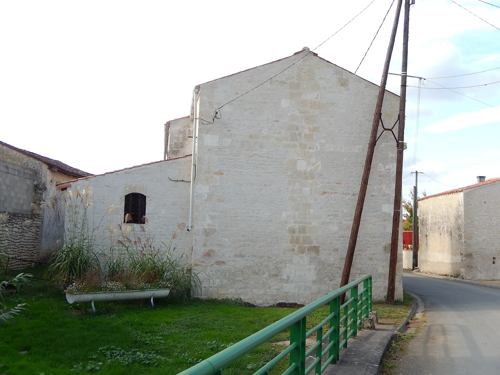 Photo showing: L'église de Saint-Pardoult, en Charente-Maritime.