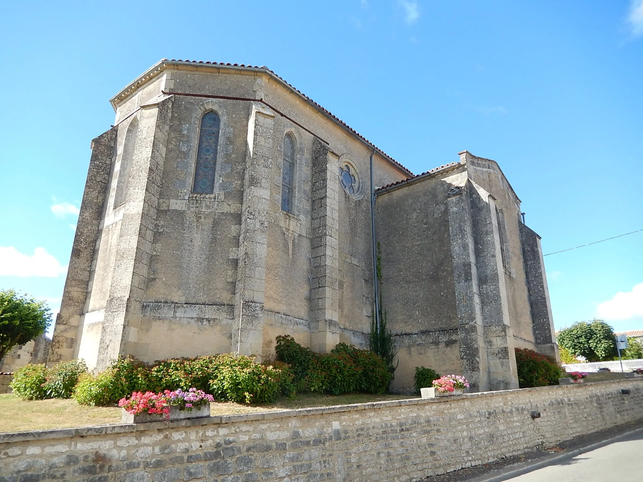 Photo showing: L'église Saint Georges, à Saint-Georges-de-Longuepierre.