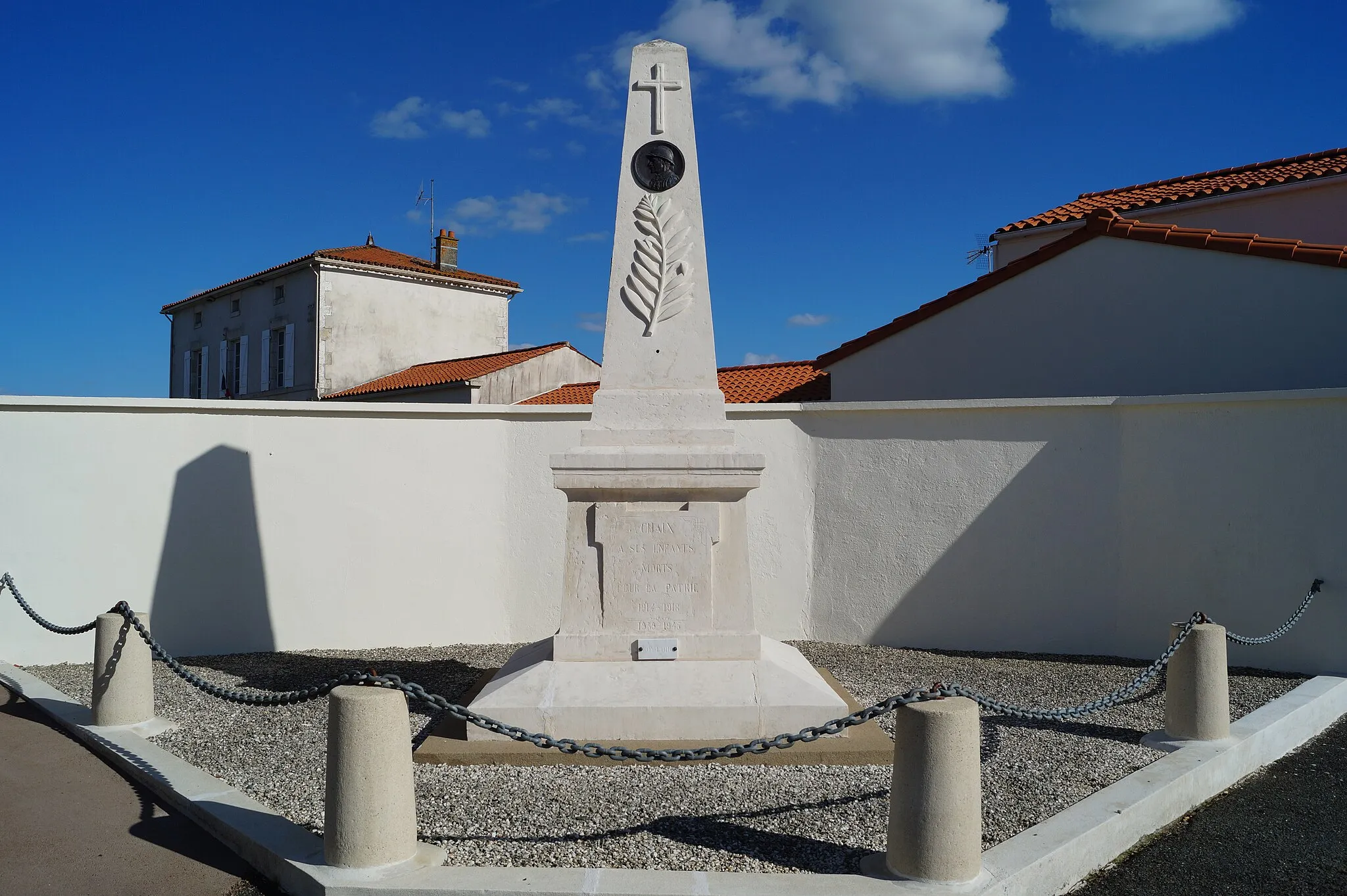 Photo showing: Le monument aux morts de Chaix.