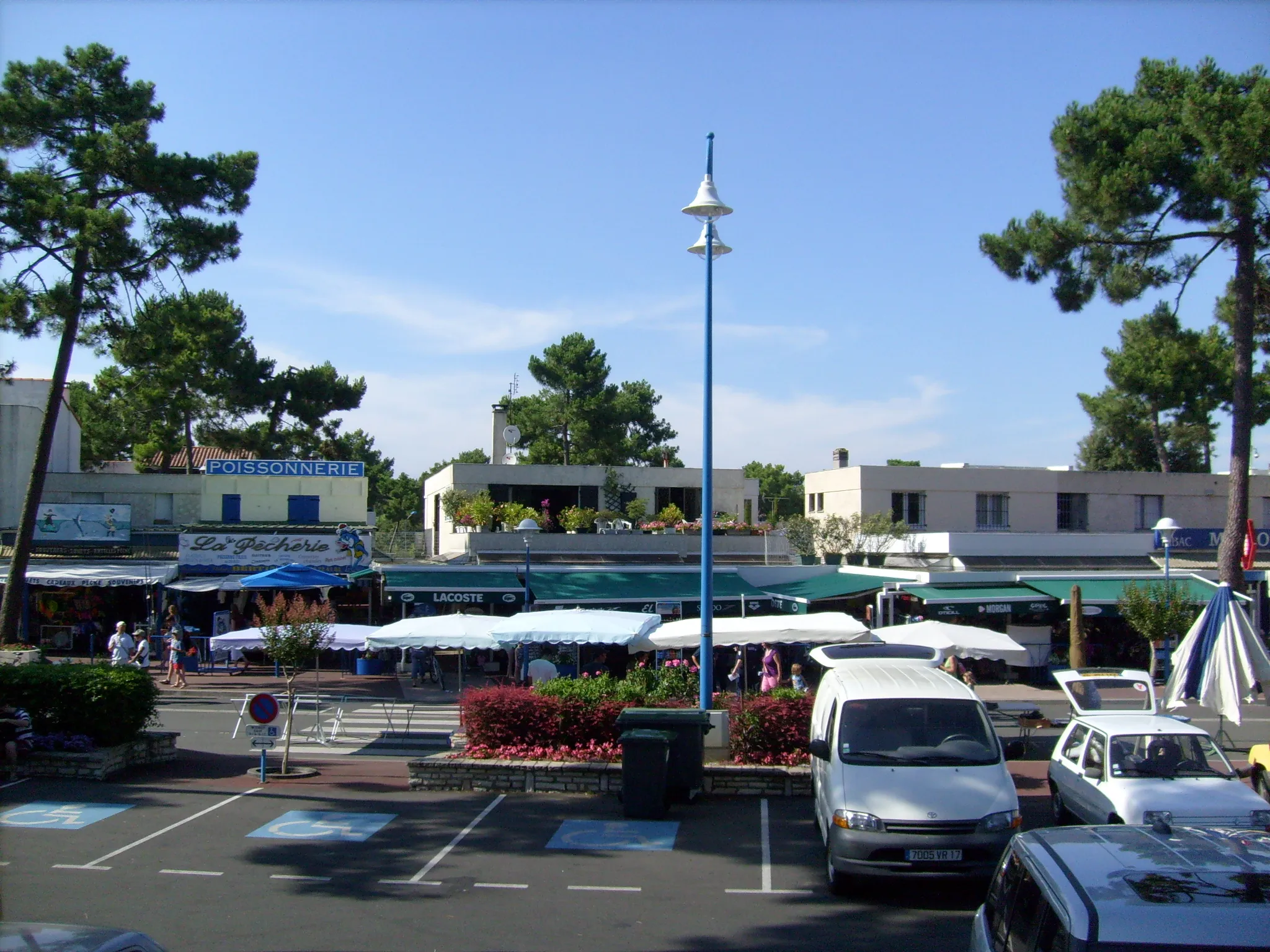 Photo showing: Galeries marchandes à La Palmyre